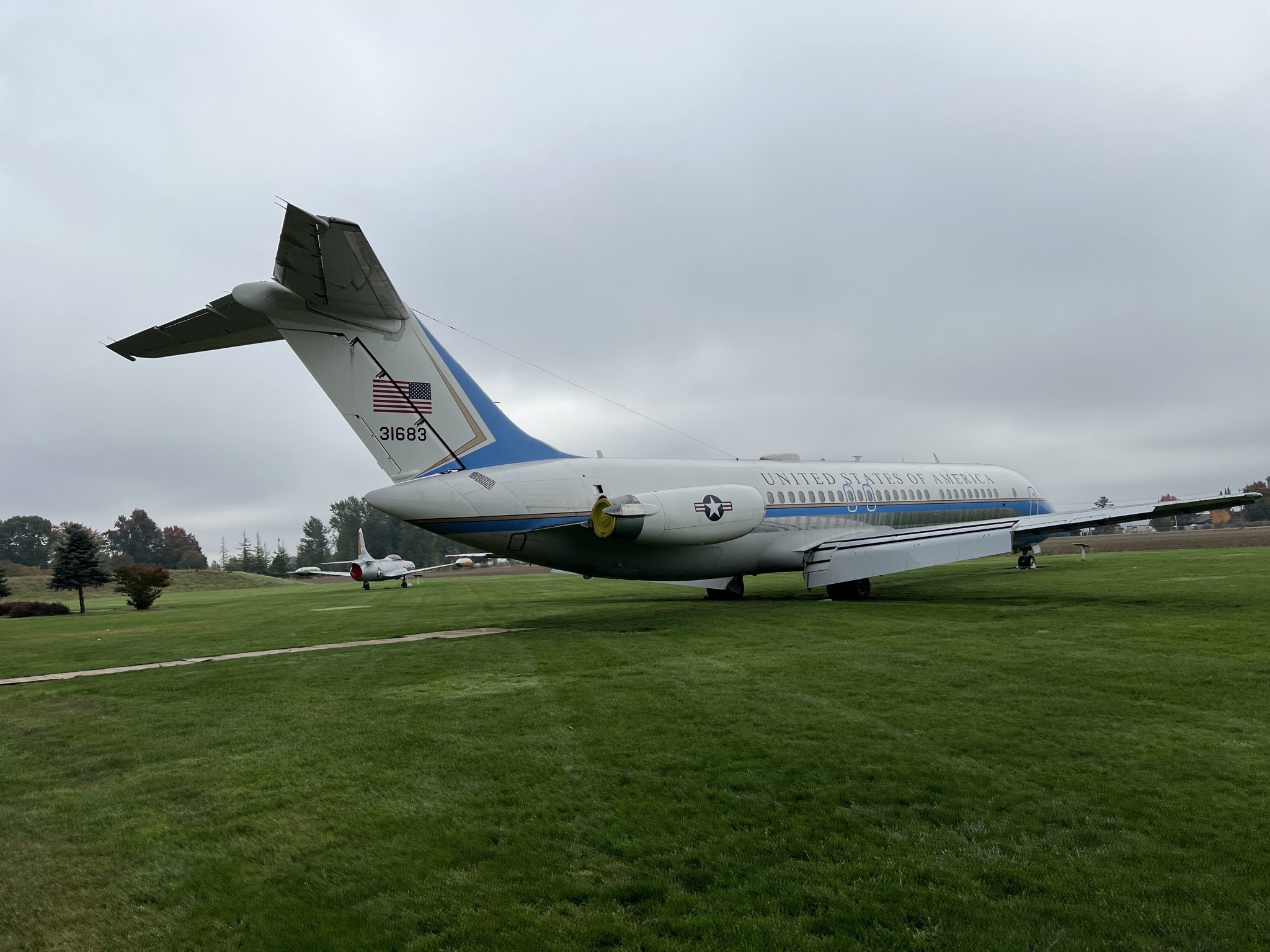 Air Force One outside