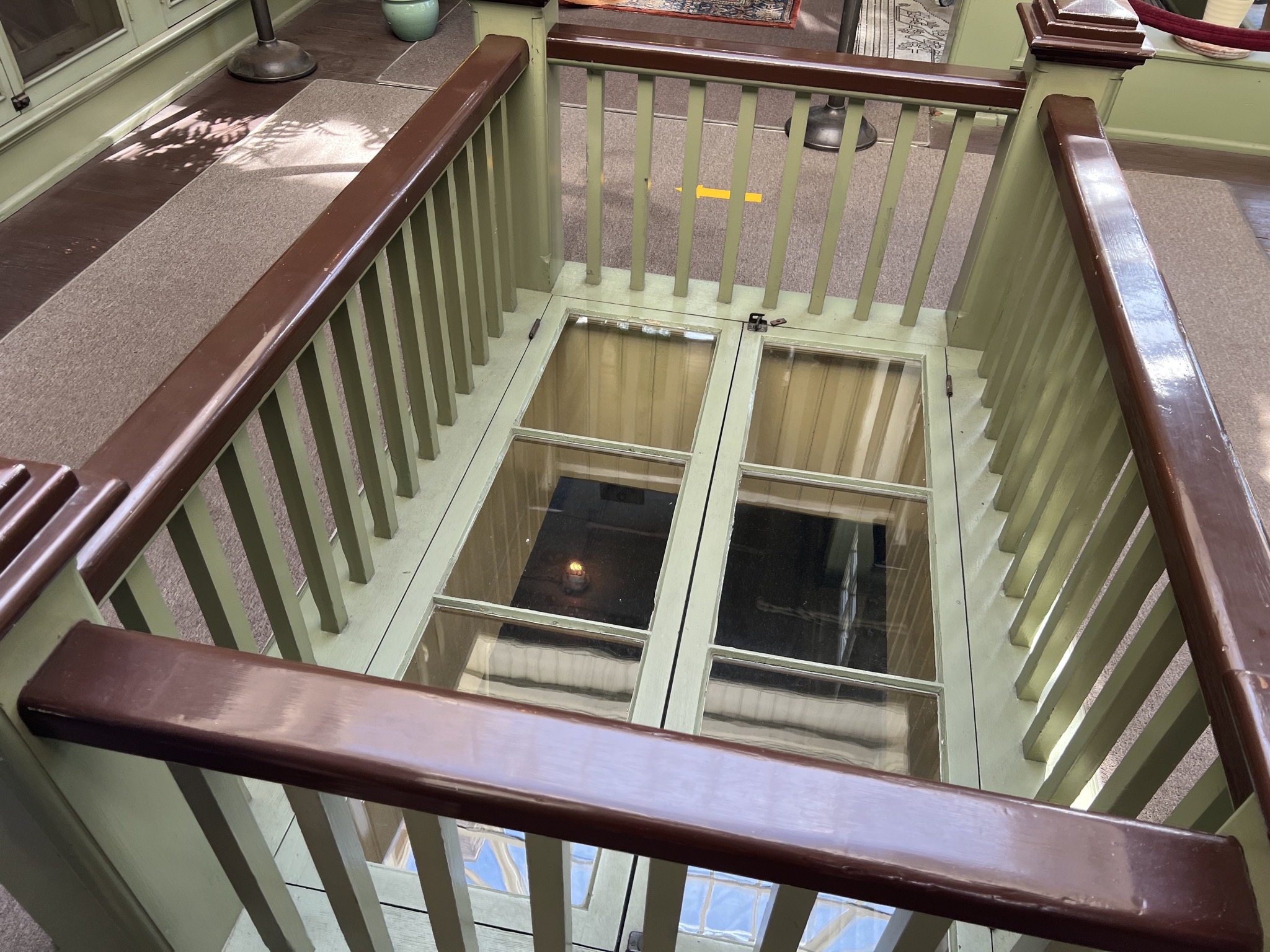 Floor window