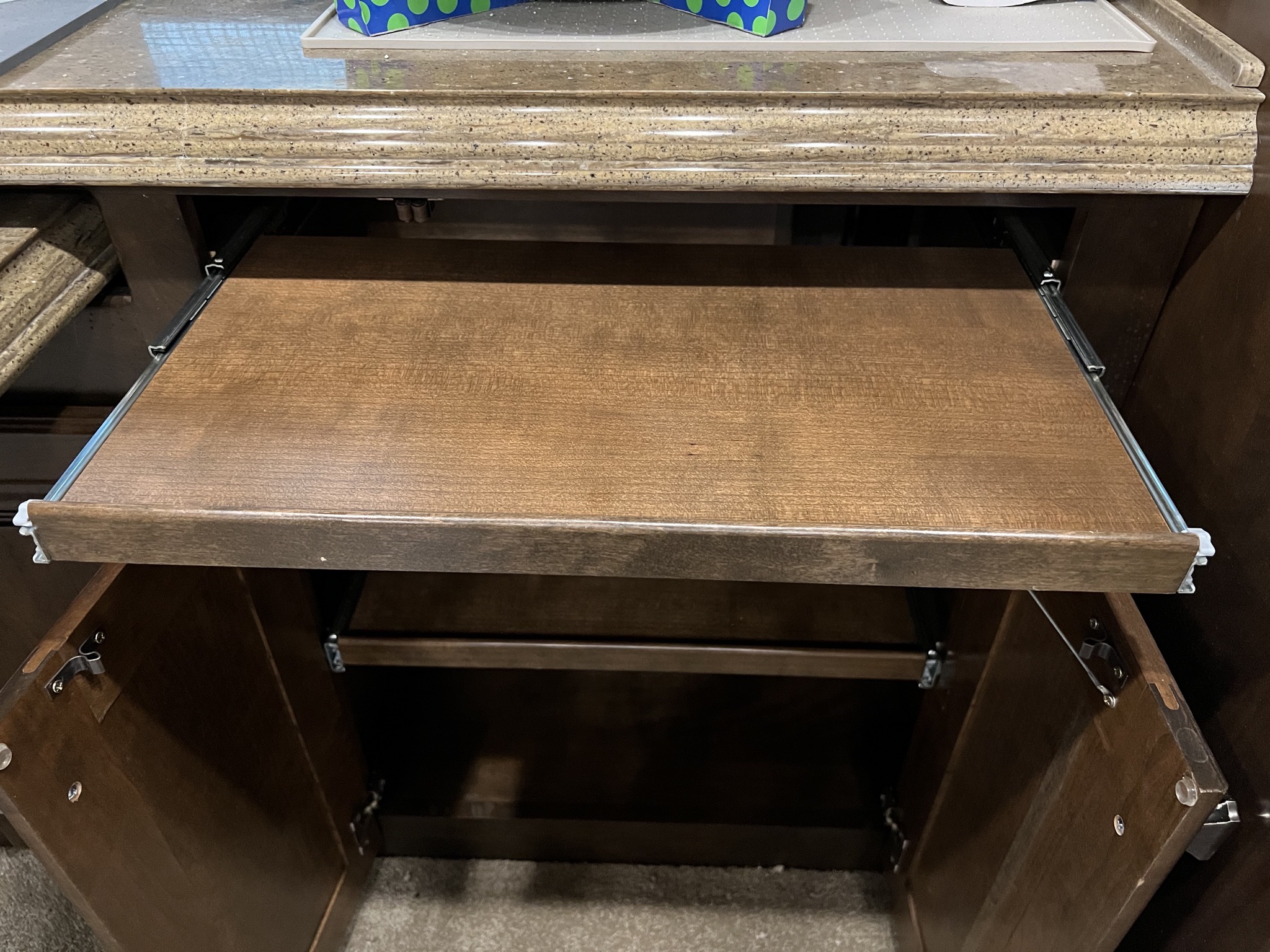 Keyboard shelf