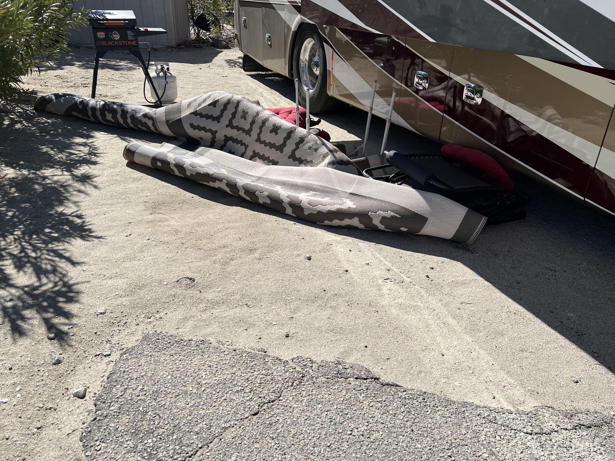 Unsecured rug