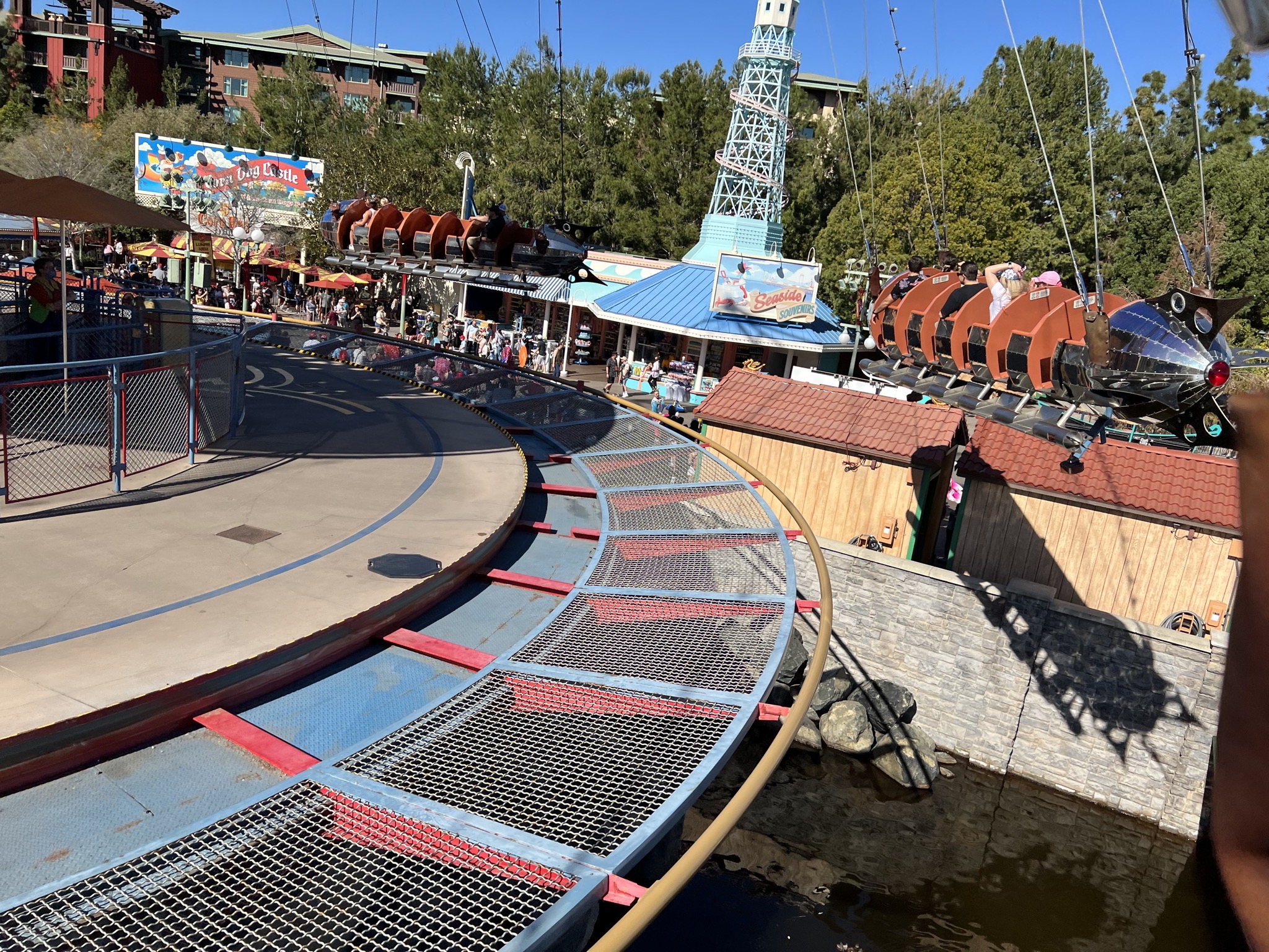 Golden Zephyr ride