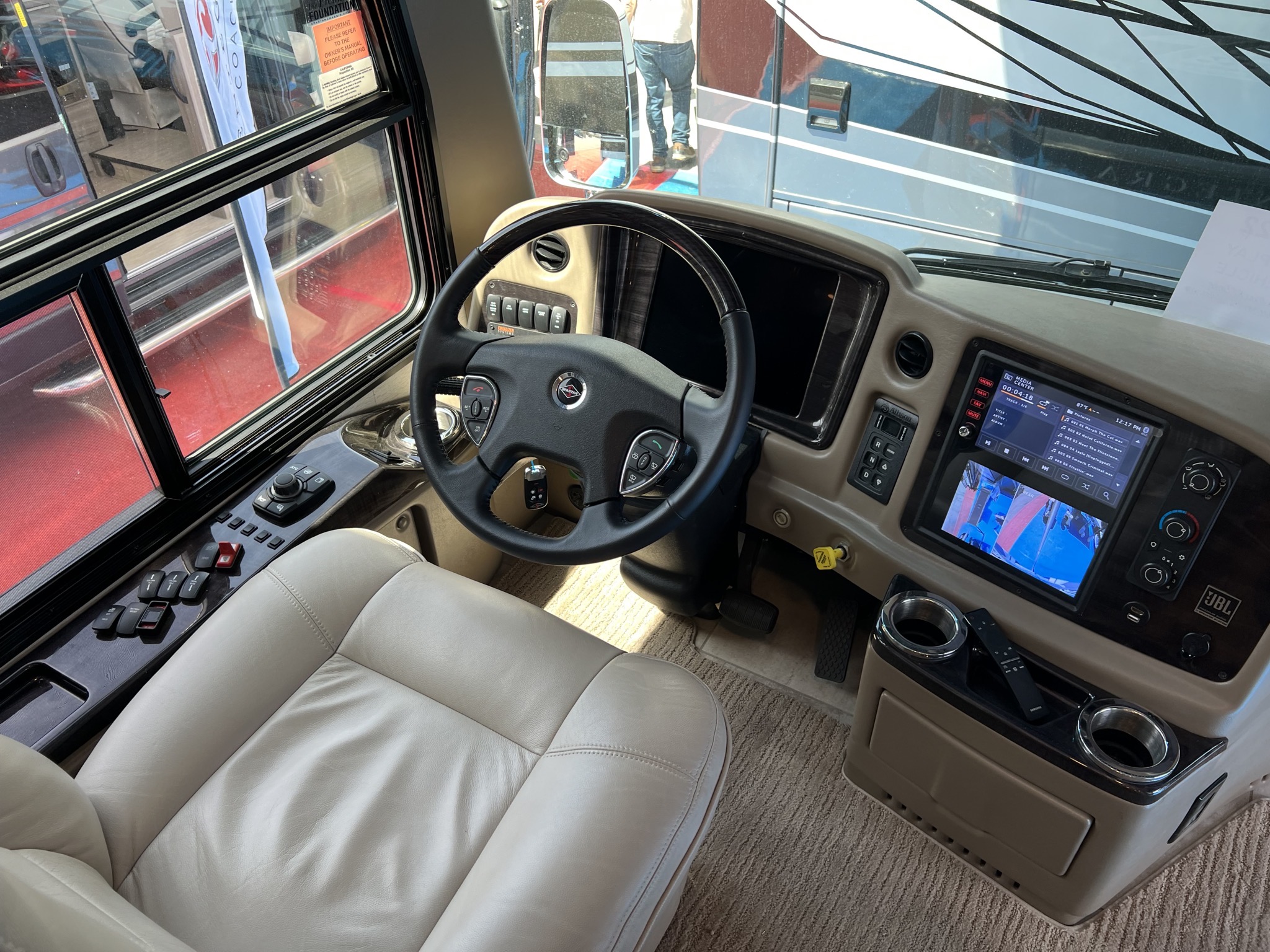 Entegra Anthem 44B