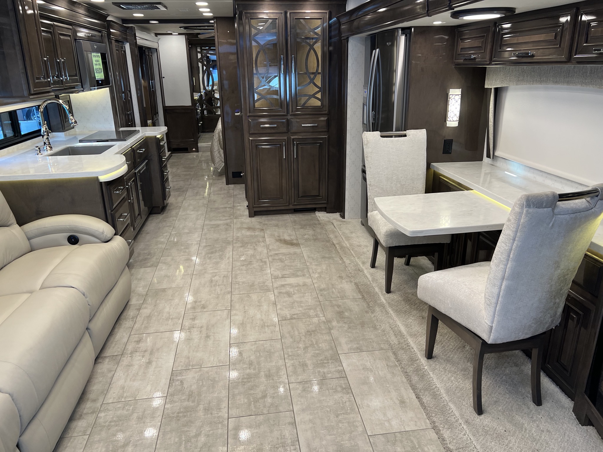 Entegra Anthem 44B