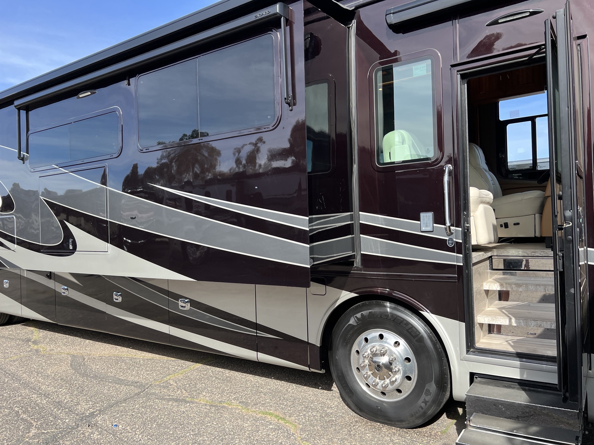 Tiffin Allegro Bus