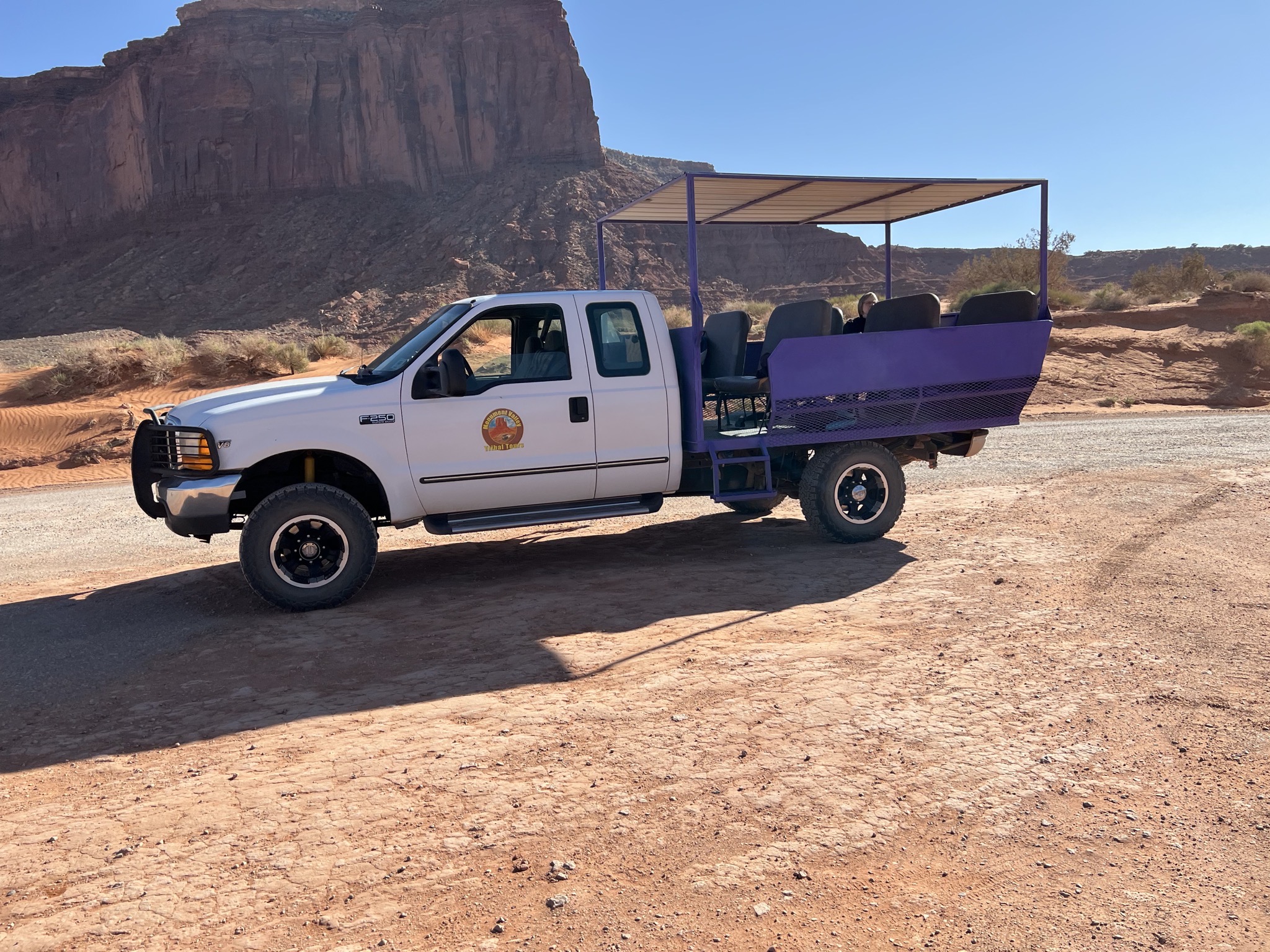 Tour vehicle