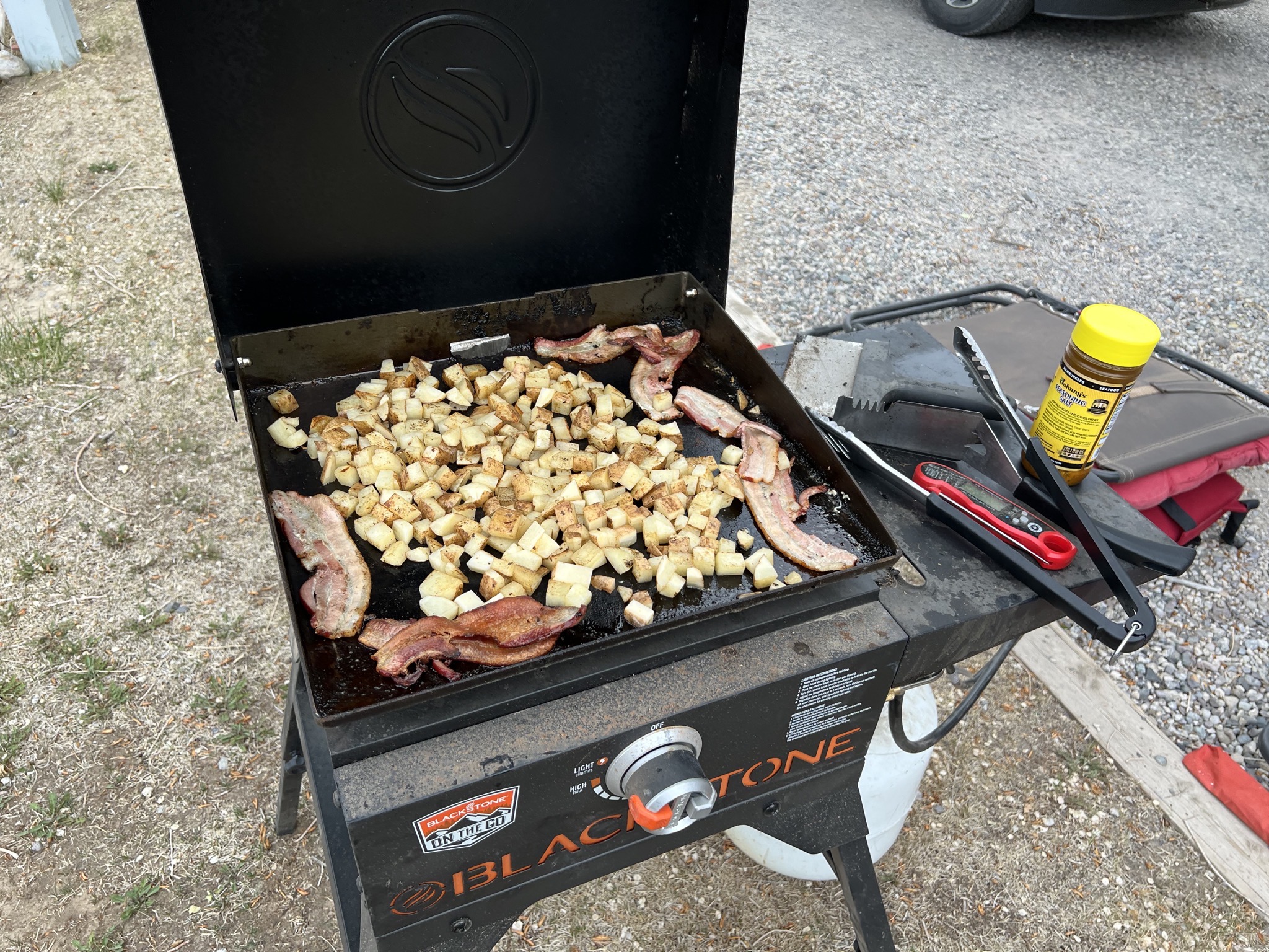 Griddle potatoes and bacon