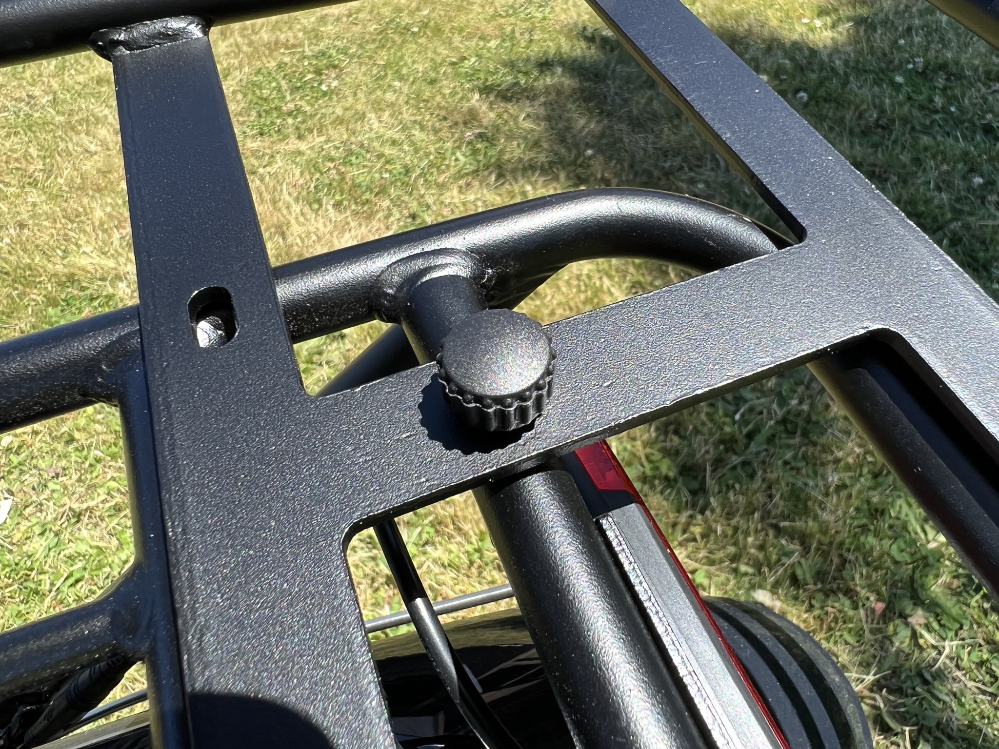 Thumb screw