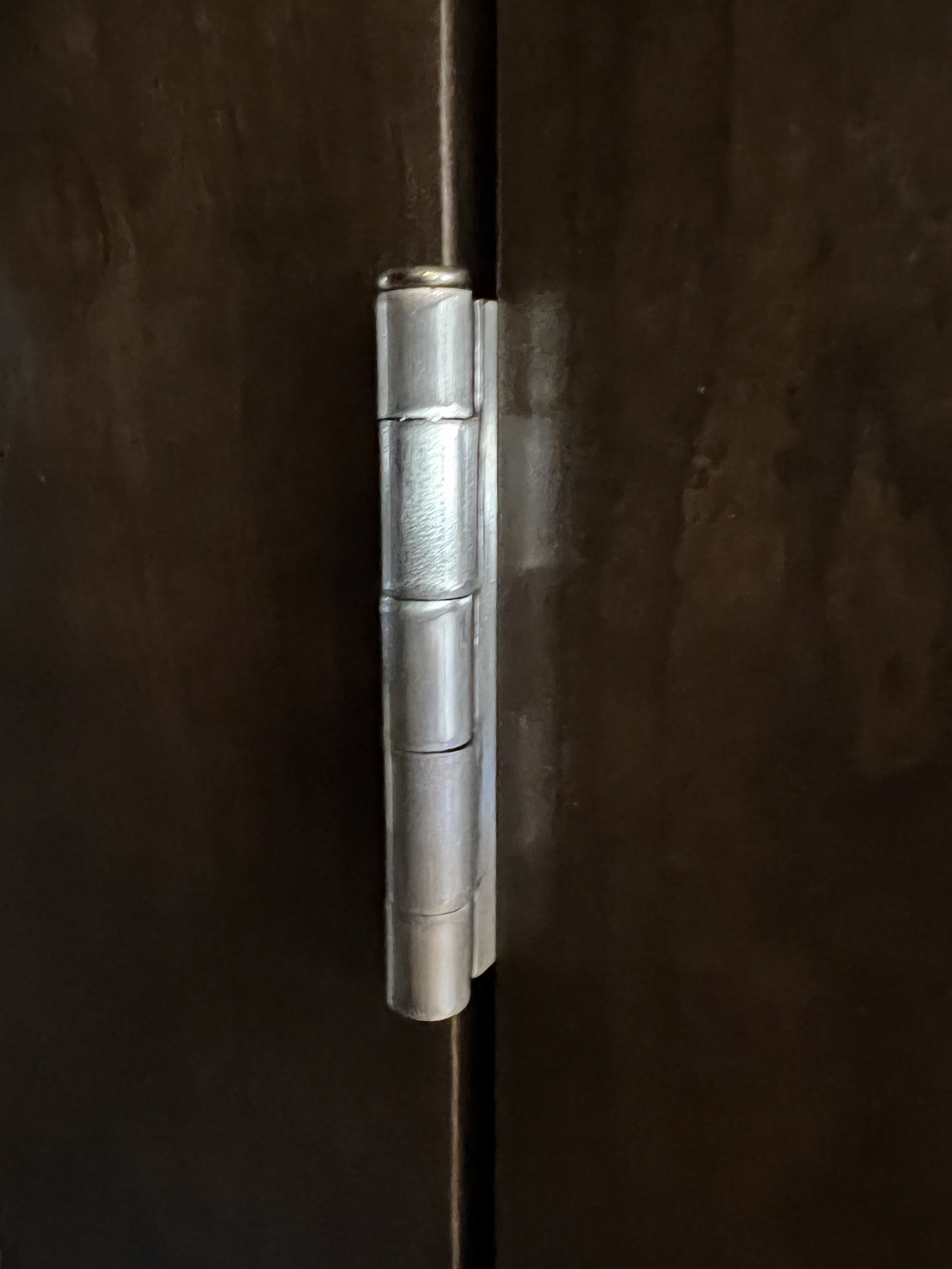 Installed hinge
