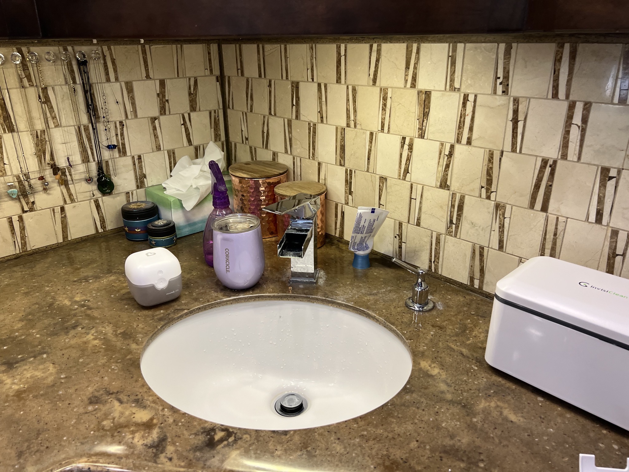Bathroom sink