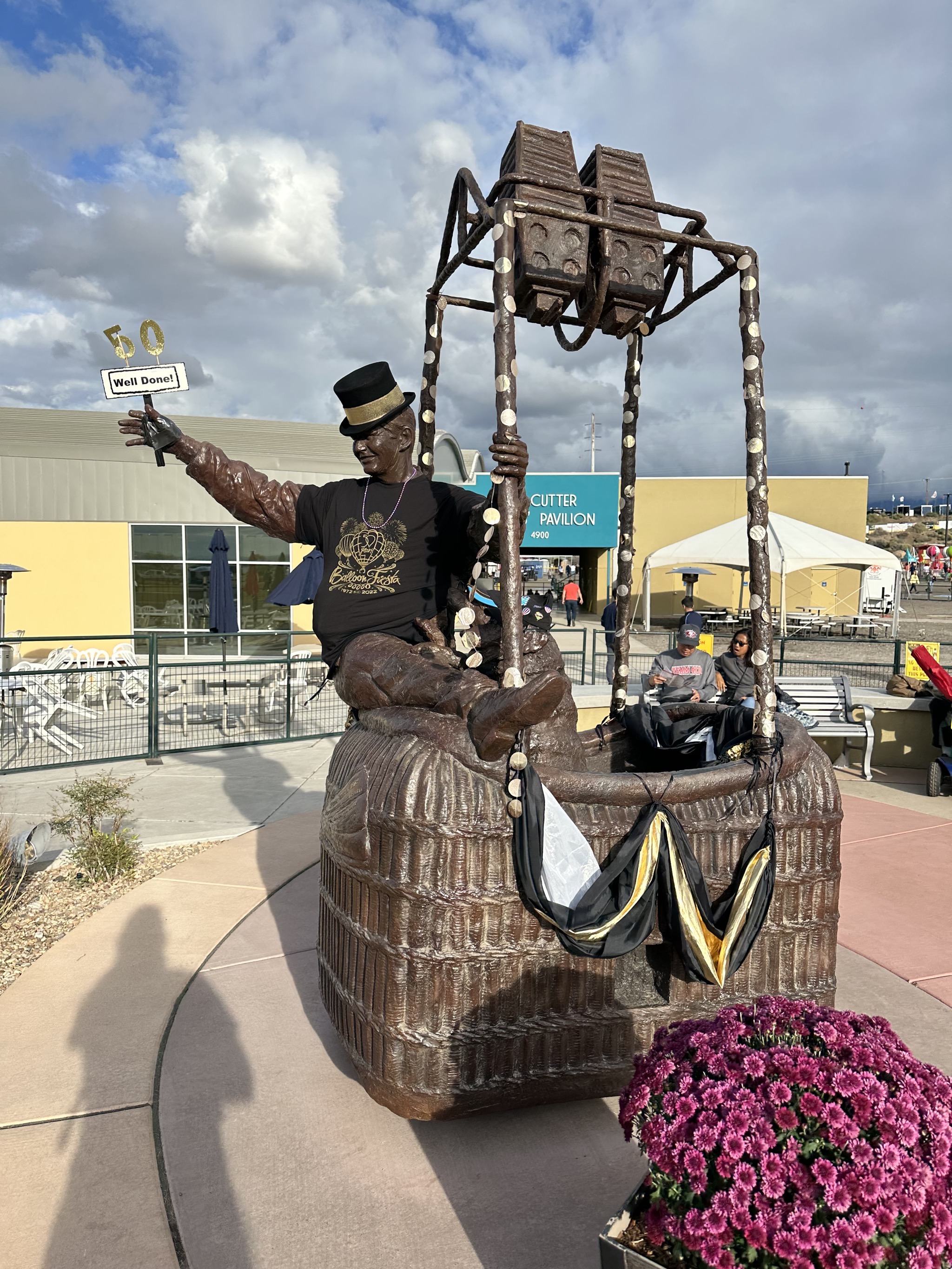Balloon statue