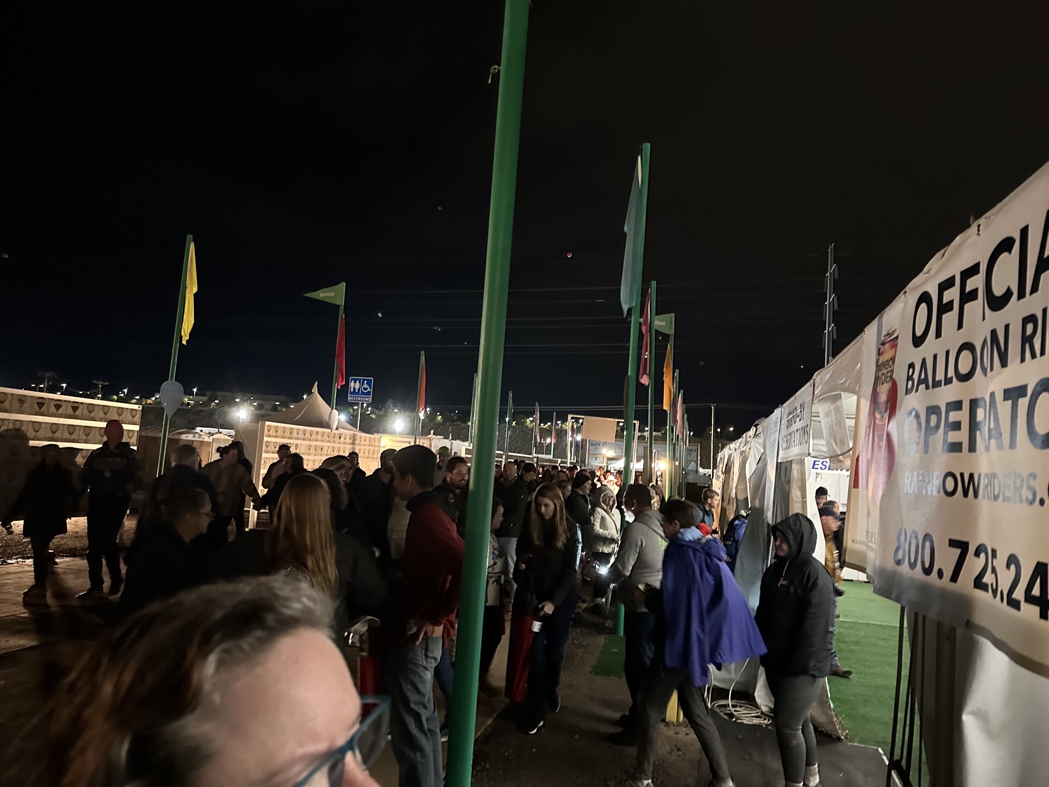 Line for balloon rides