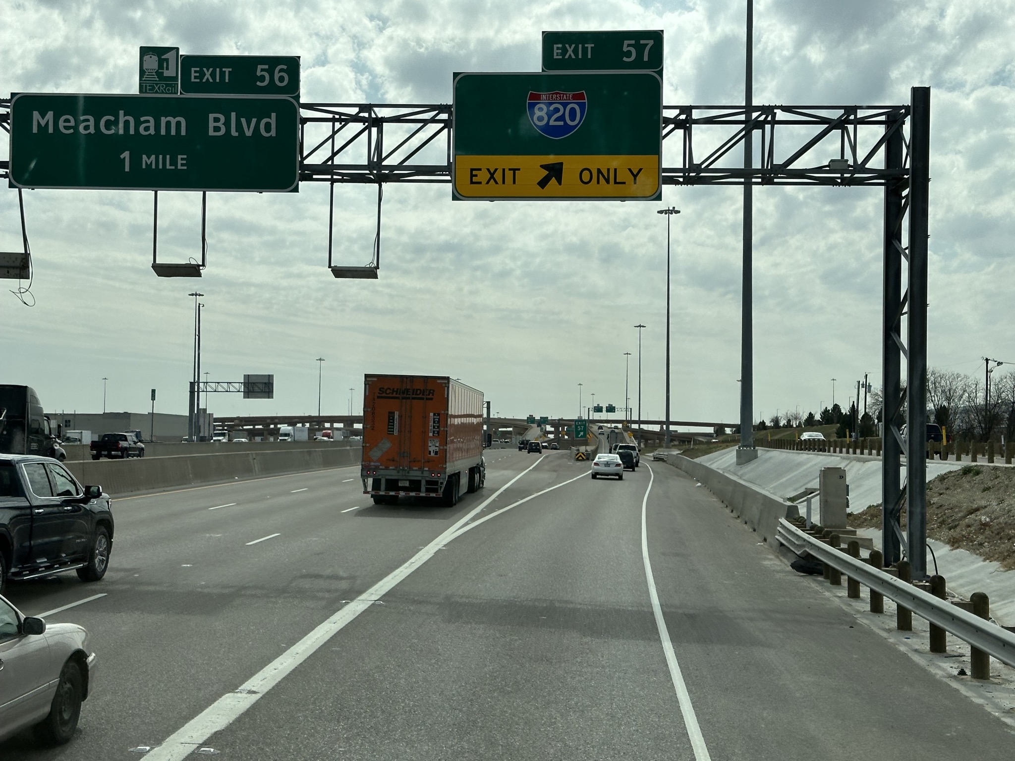 Exit to I-820