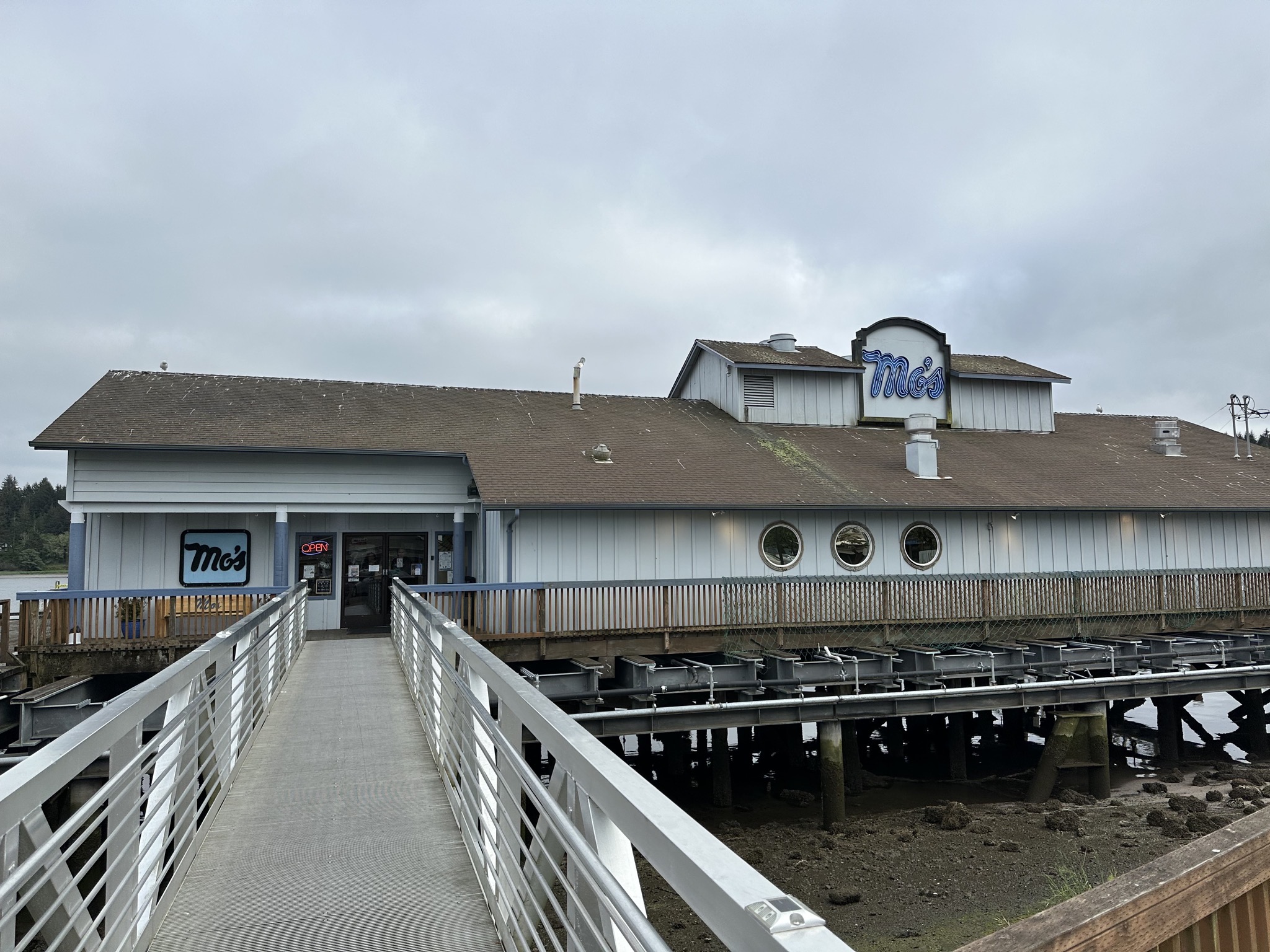 Mo's in Florence, Oregon