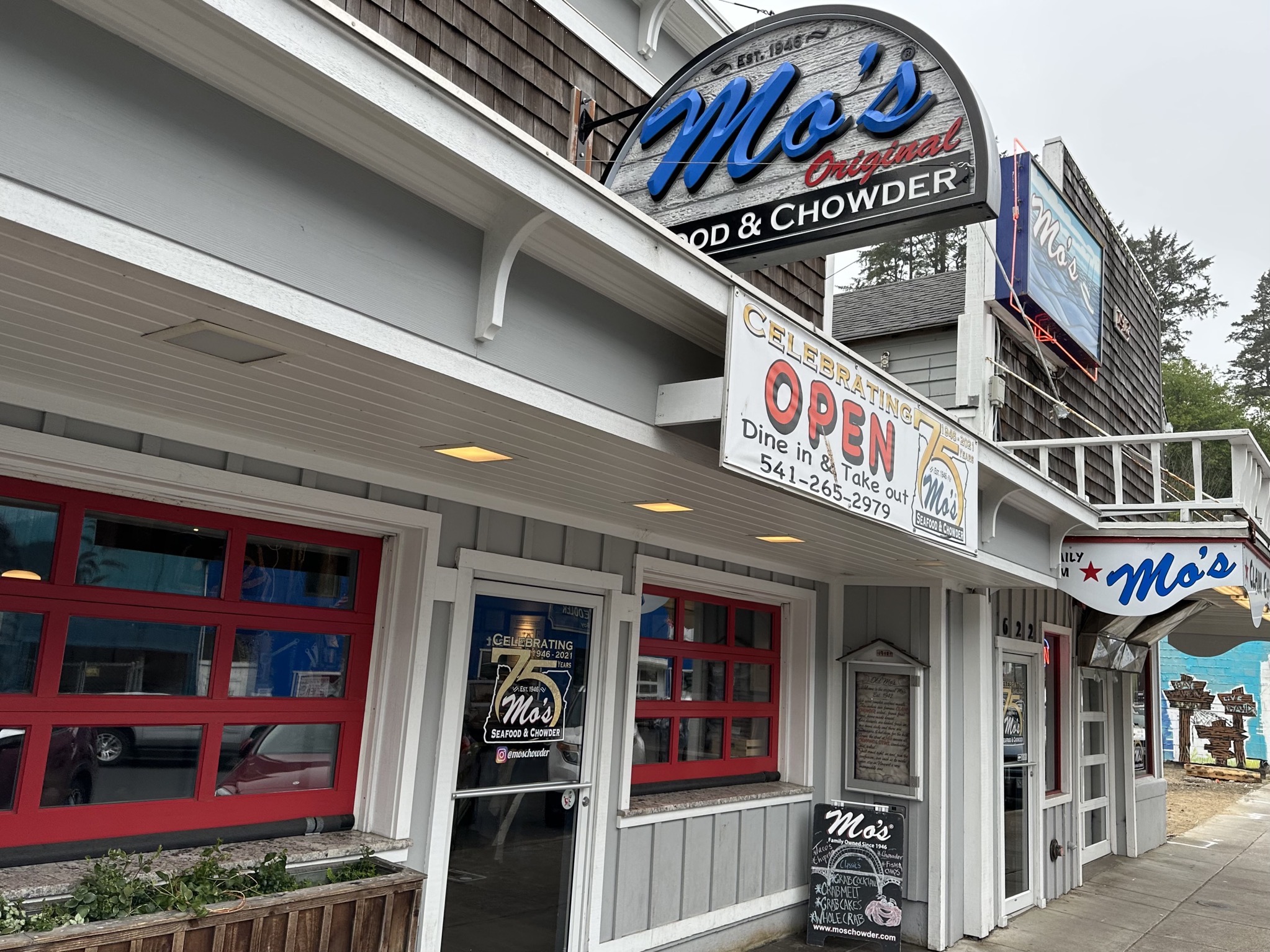 Mo's in Newport, Oregon