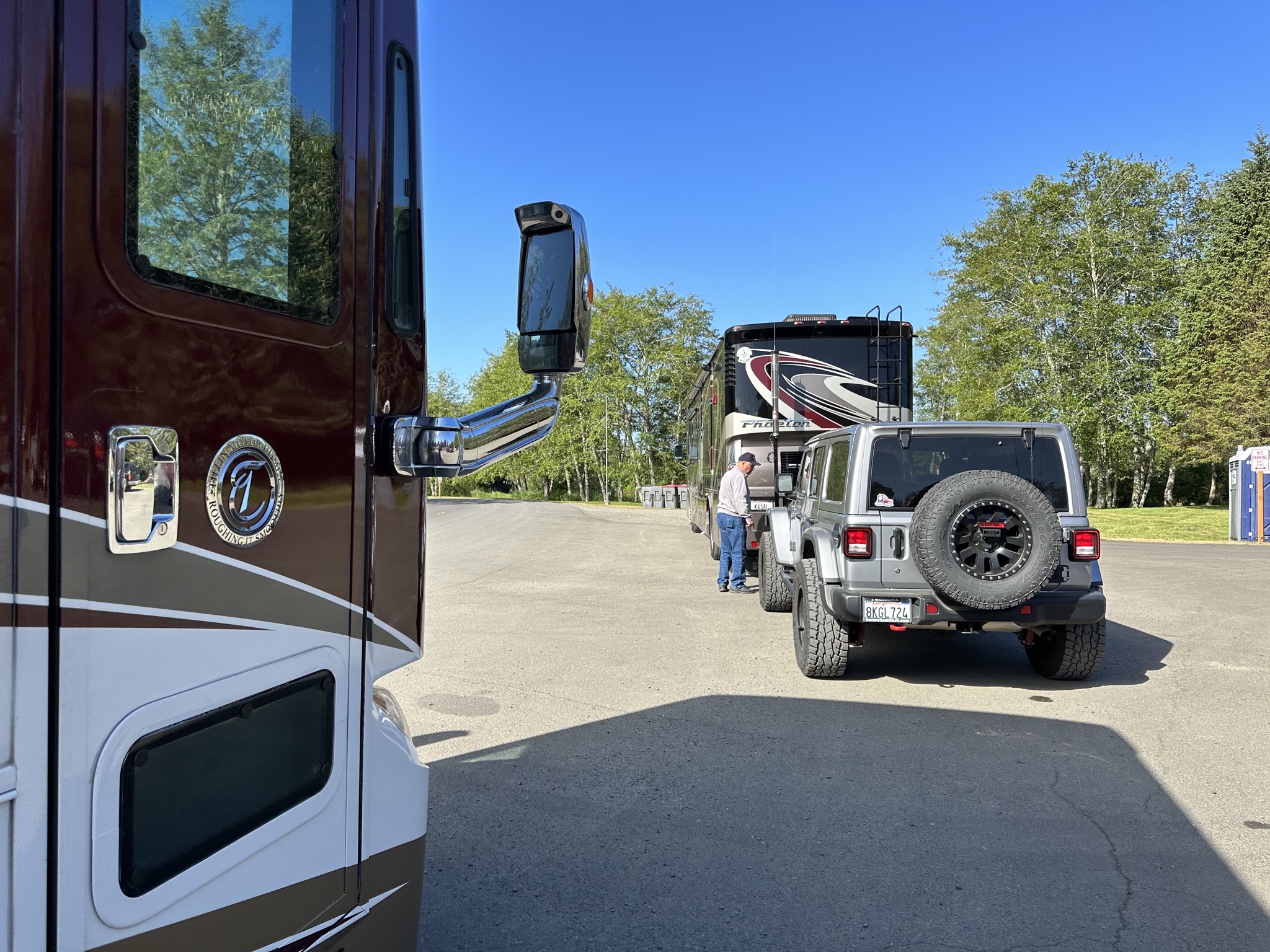 Another RV toading up