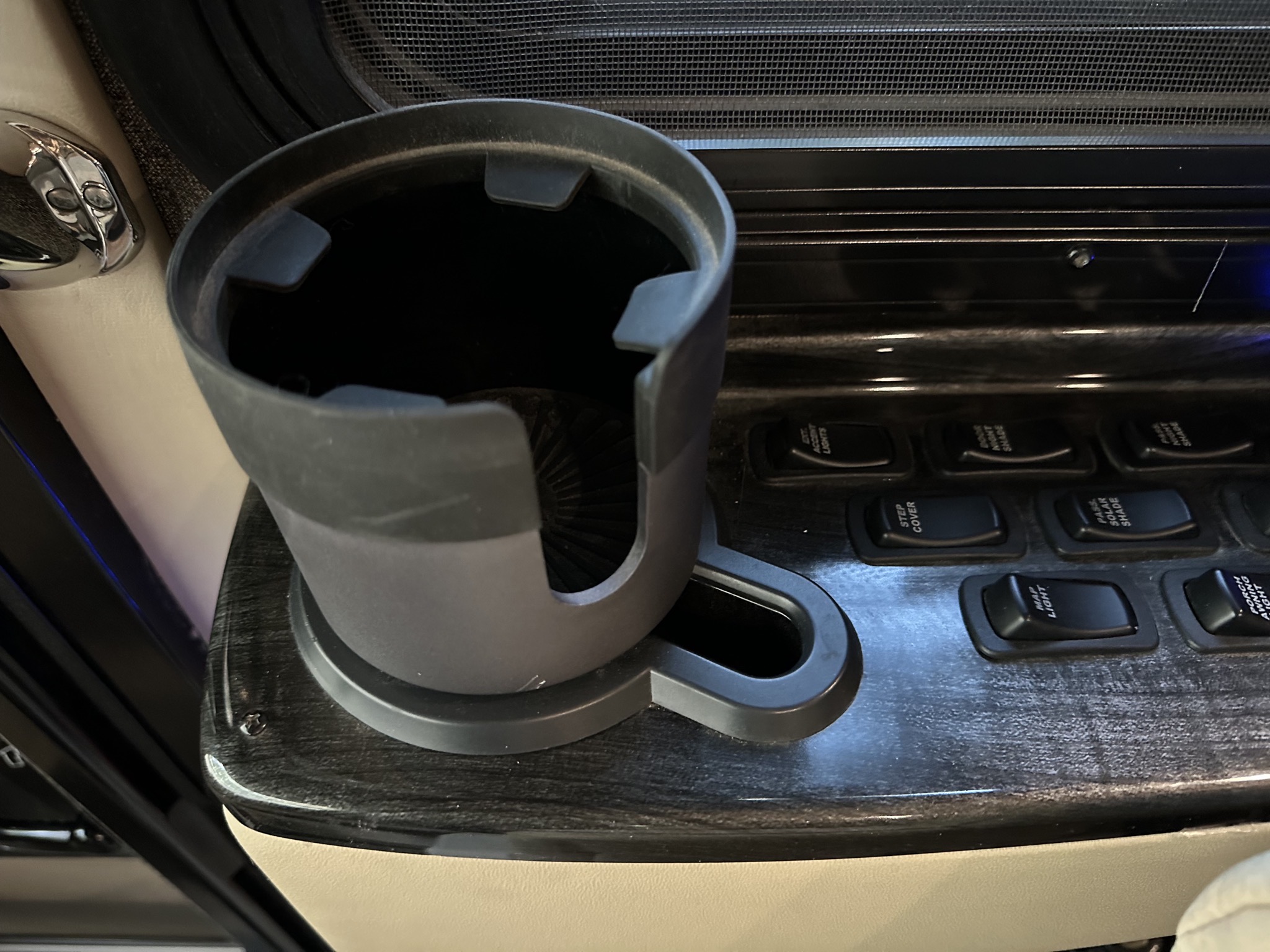 Cup holder extender