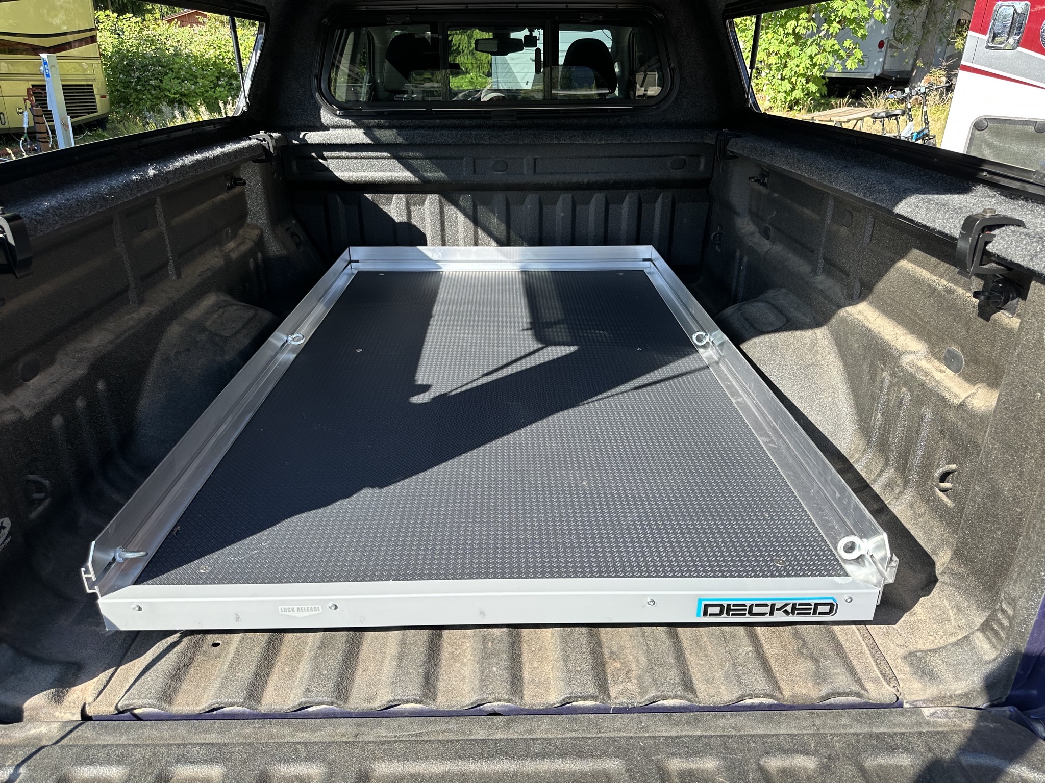 Slide tray