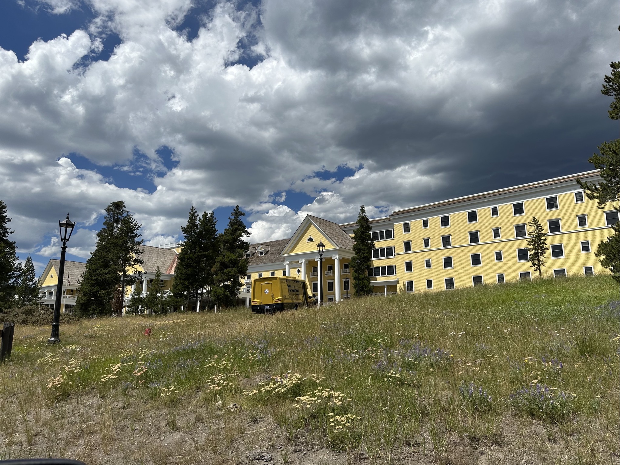 Lake Yellowstone Hotel