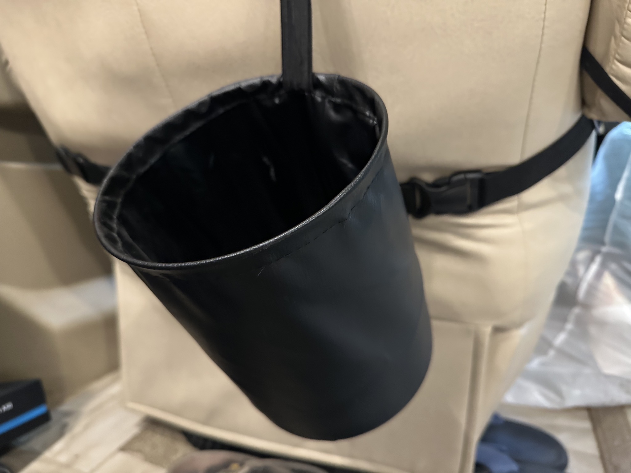 Garbage bin
