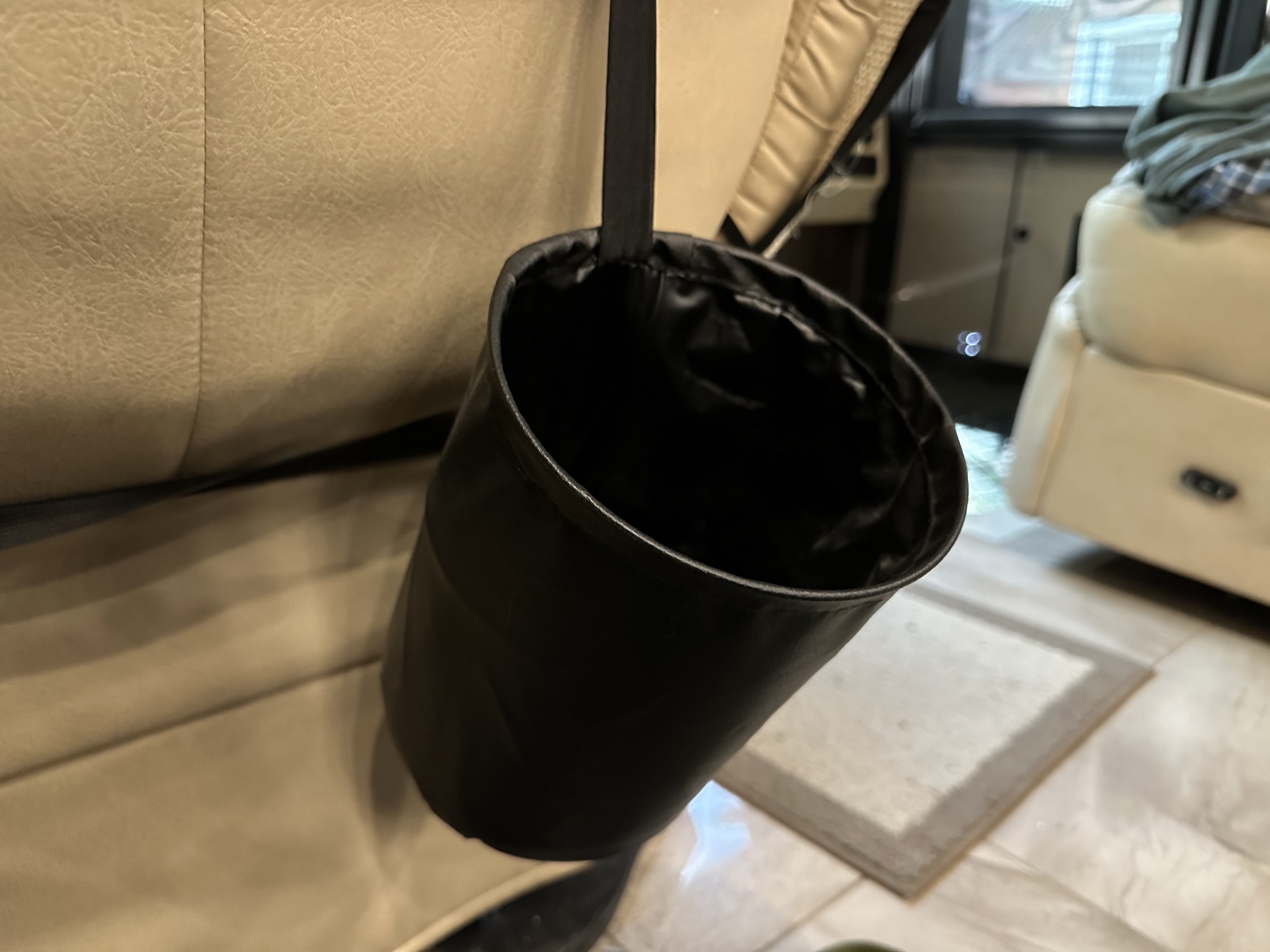 Garbage bin
