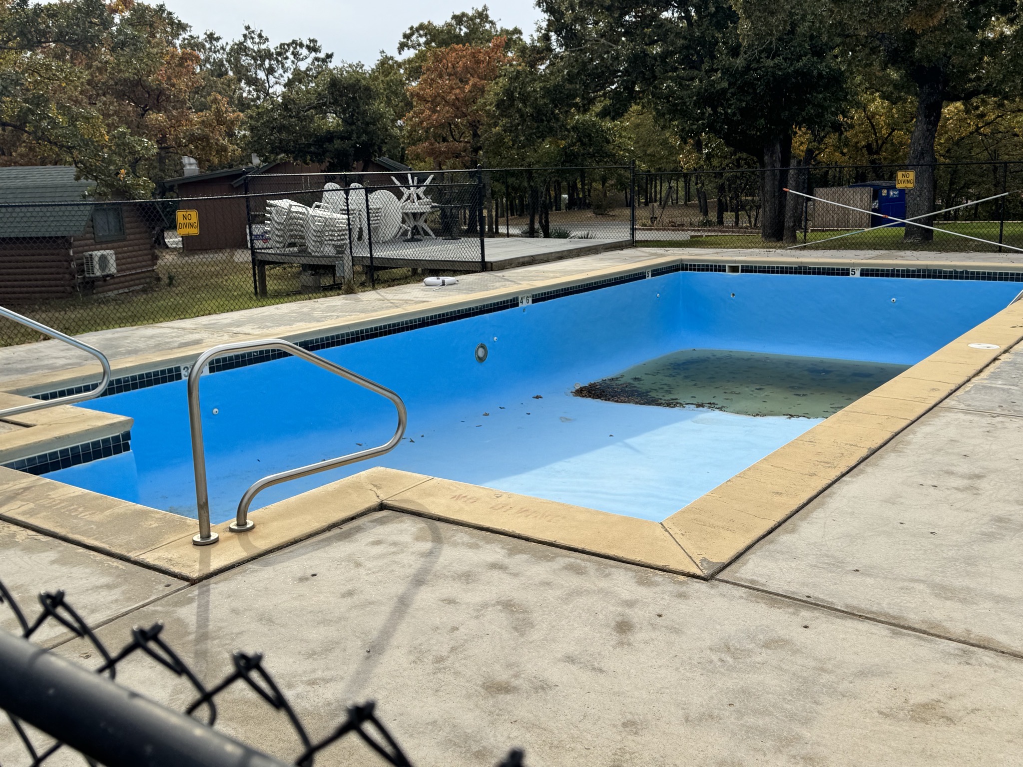 Closed pool