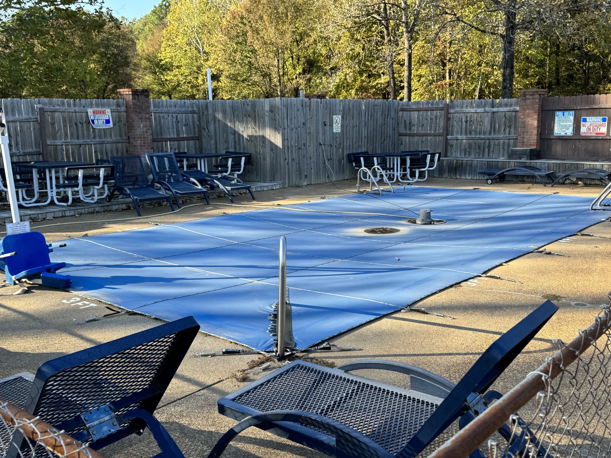 Closed pool