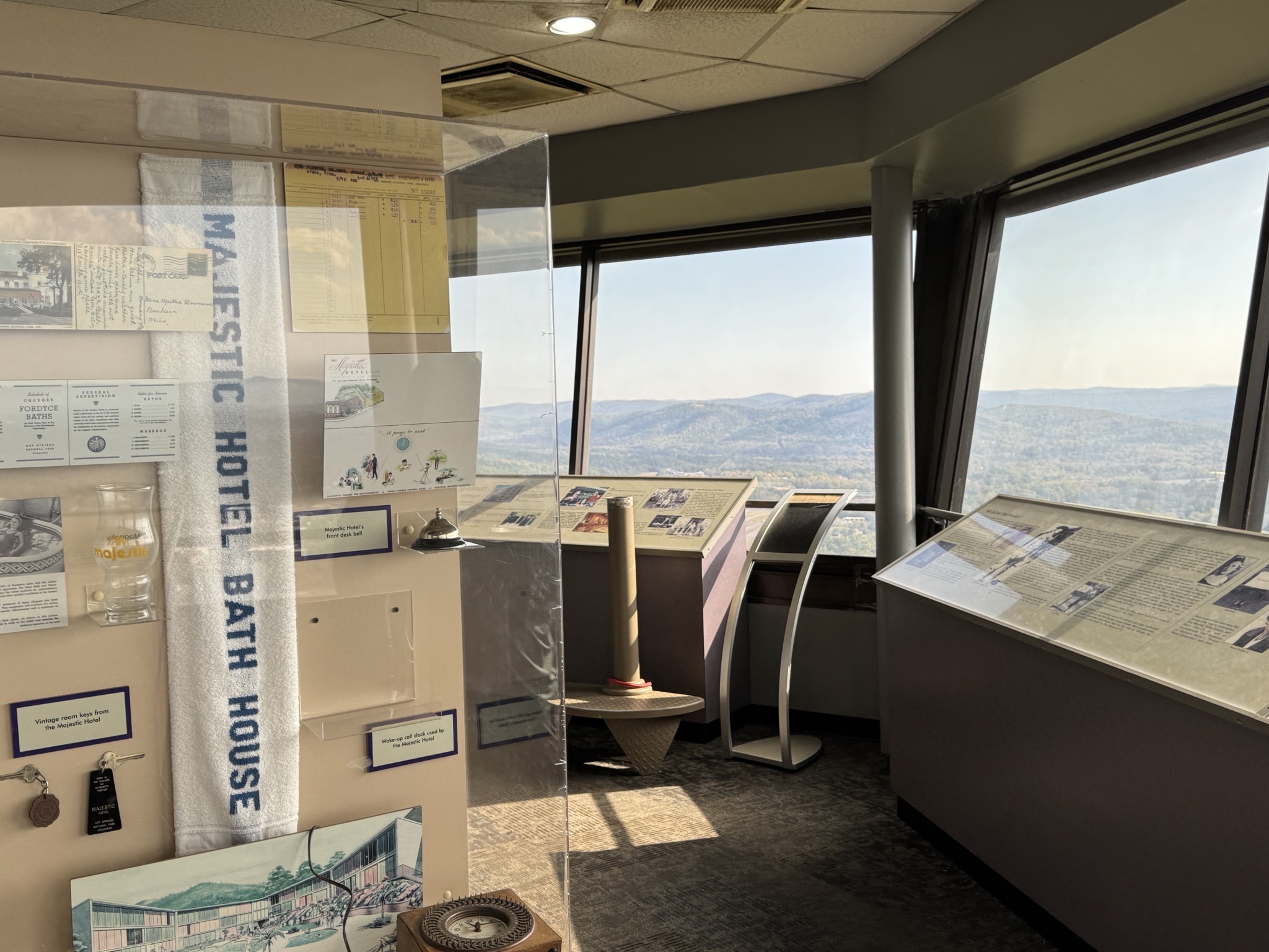 Enclosed viewing level