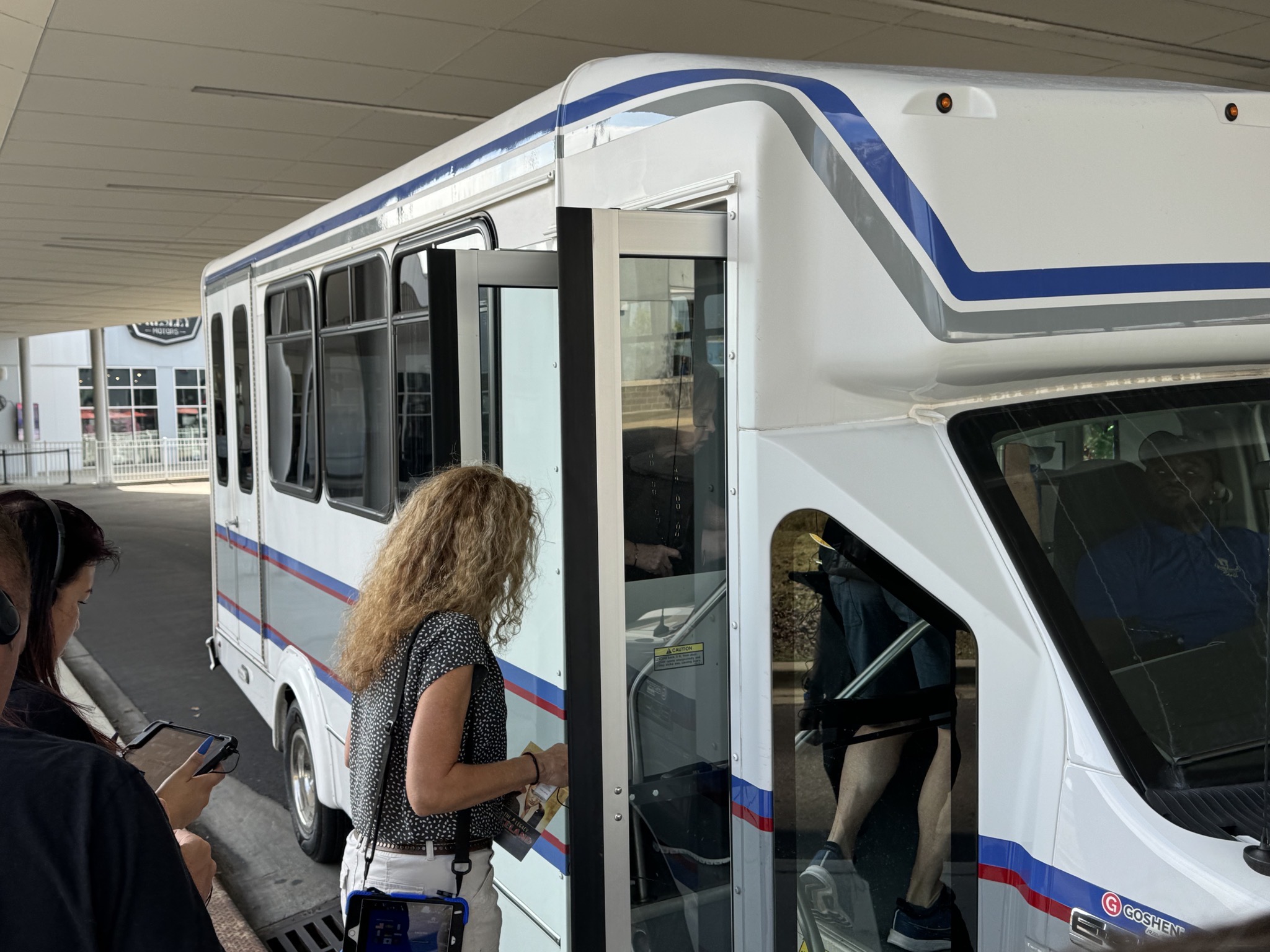 Shuttle bus to mansion