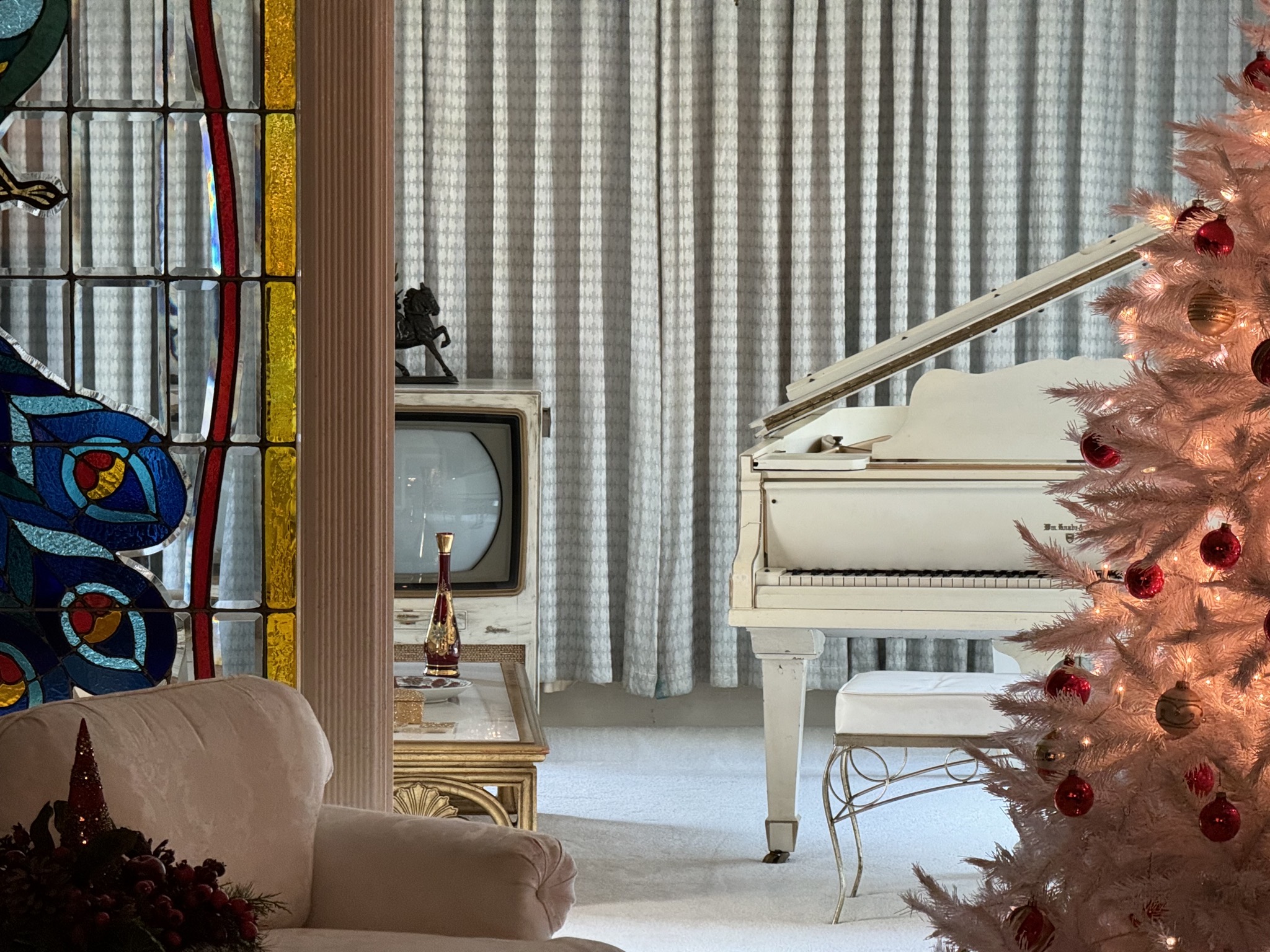 Graceland mansion