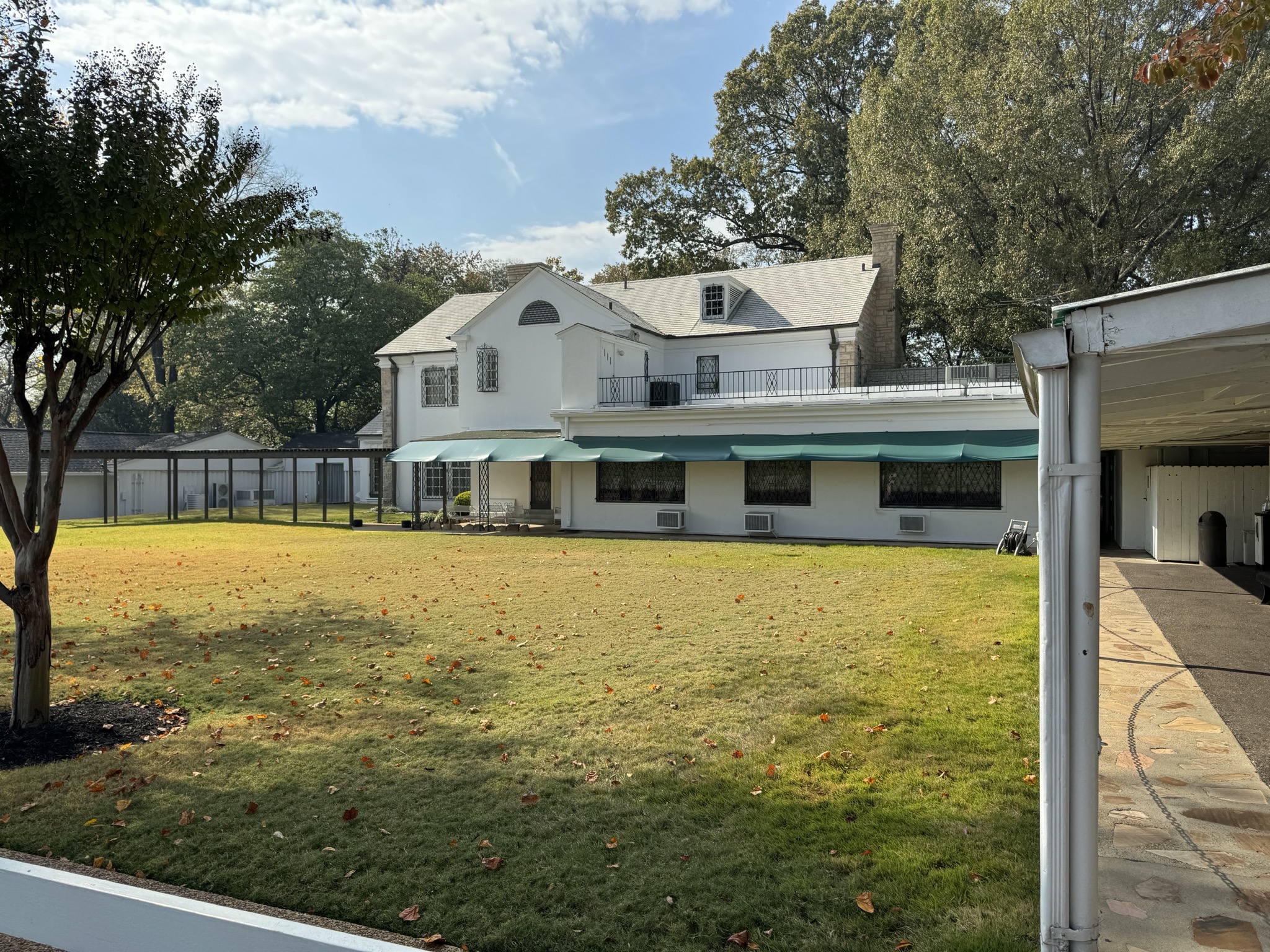 Graceland mansion