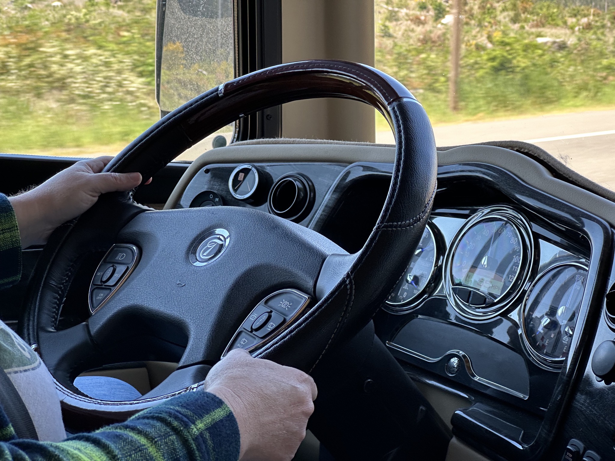 Steering wheel with cover