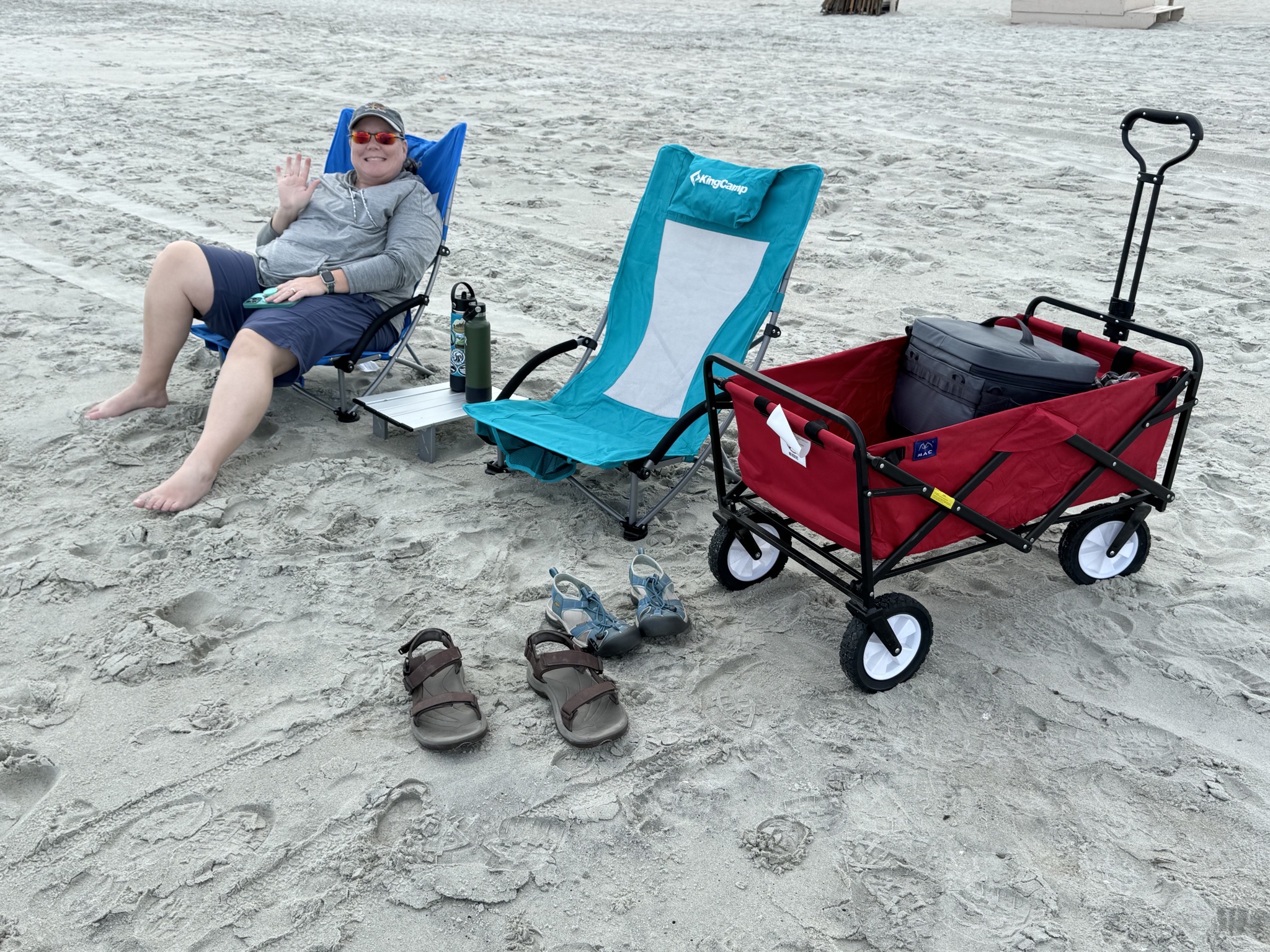 Jenn, beach chairs, cart