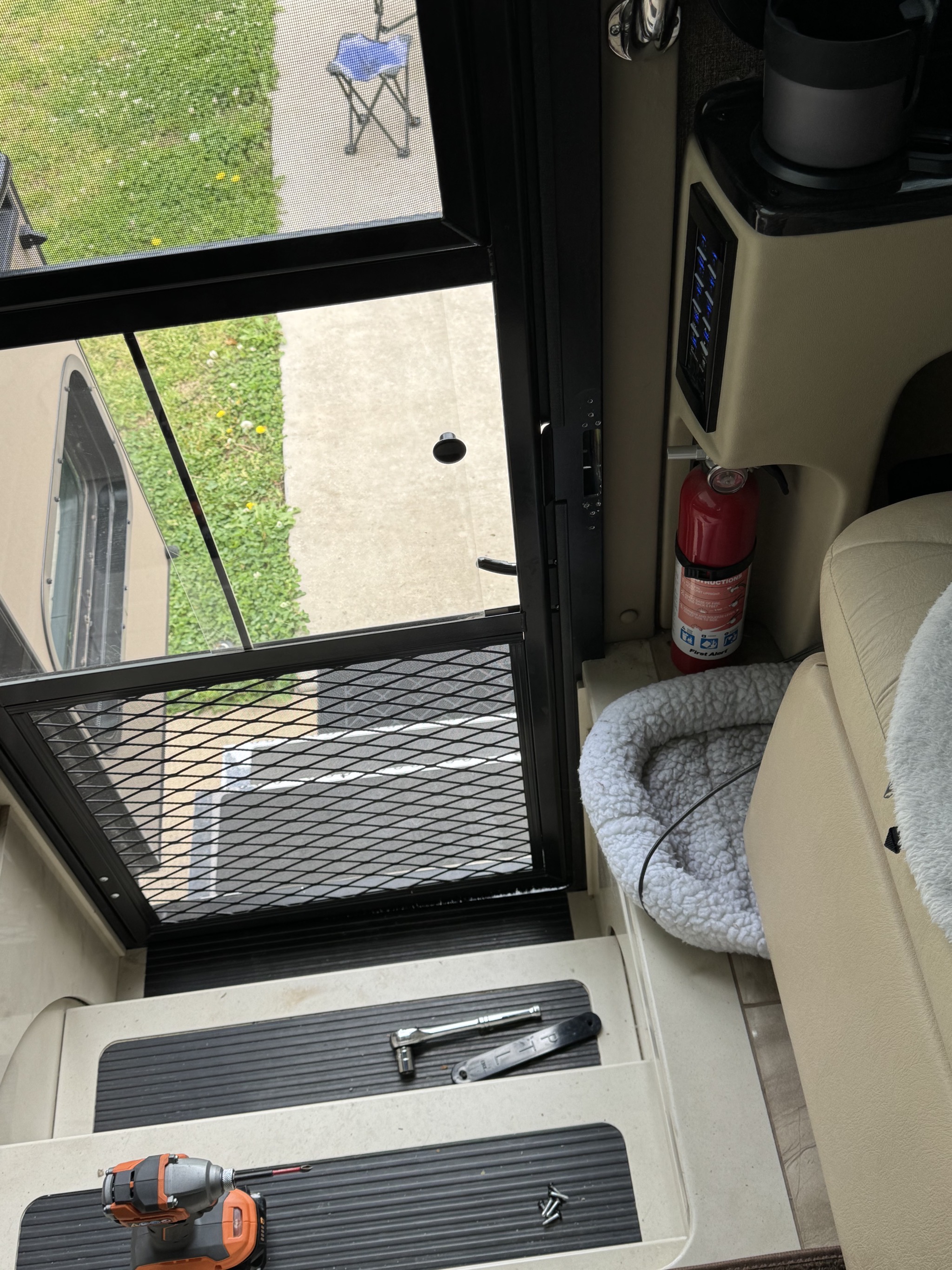 Replacing latch
