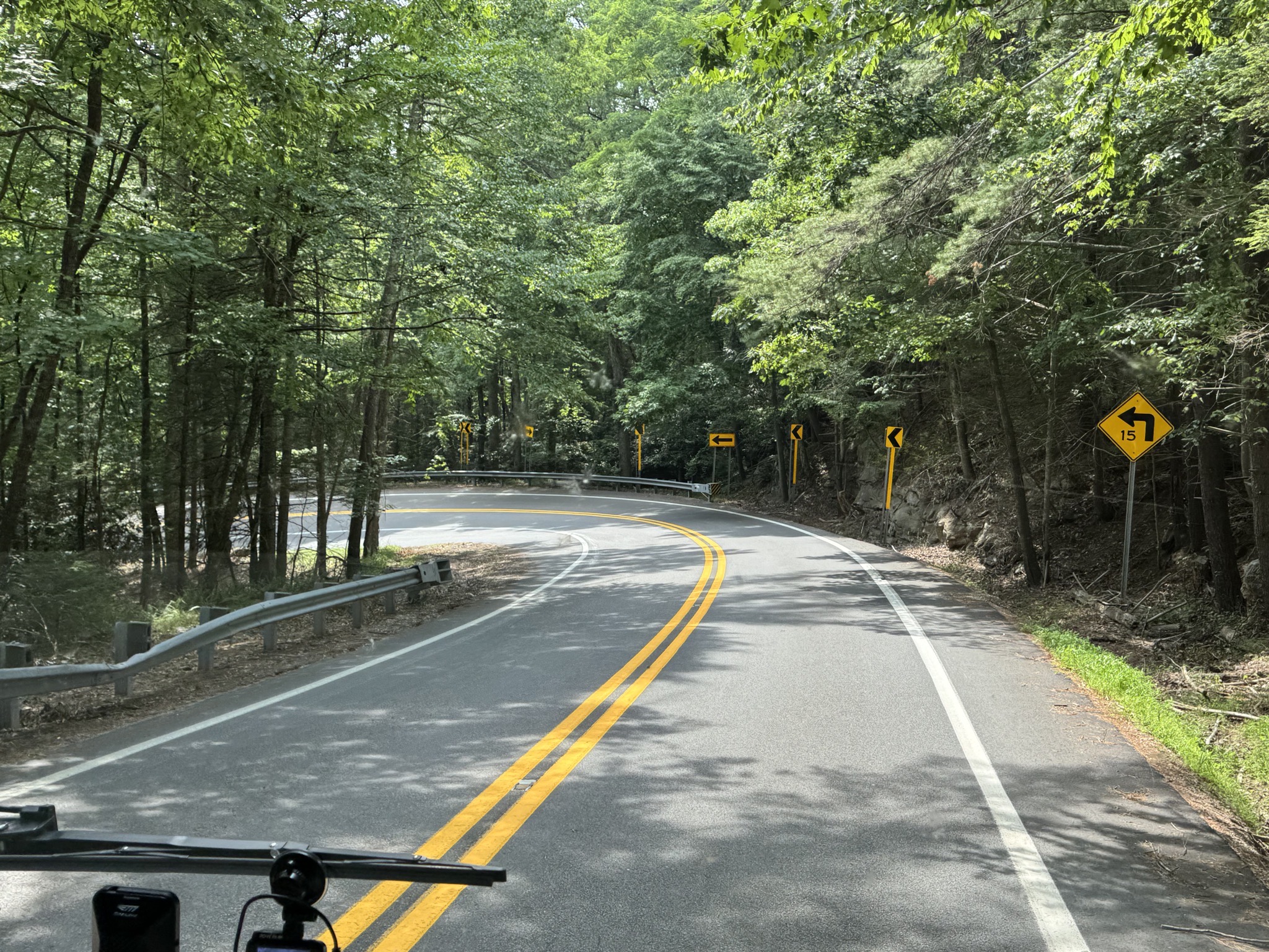 Narrow sloping curve