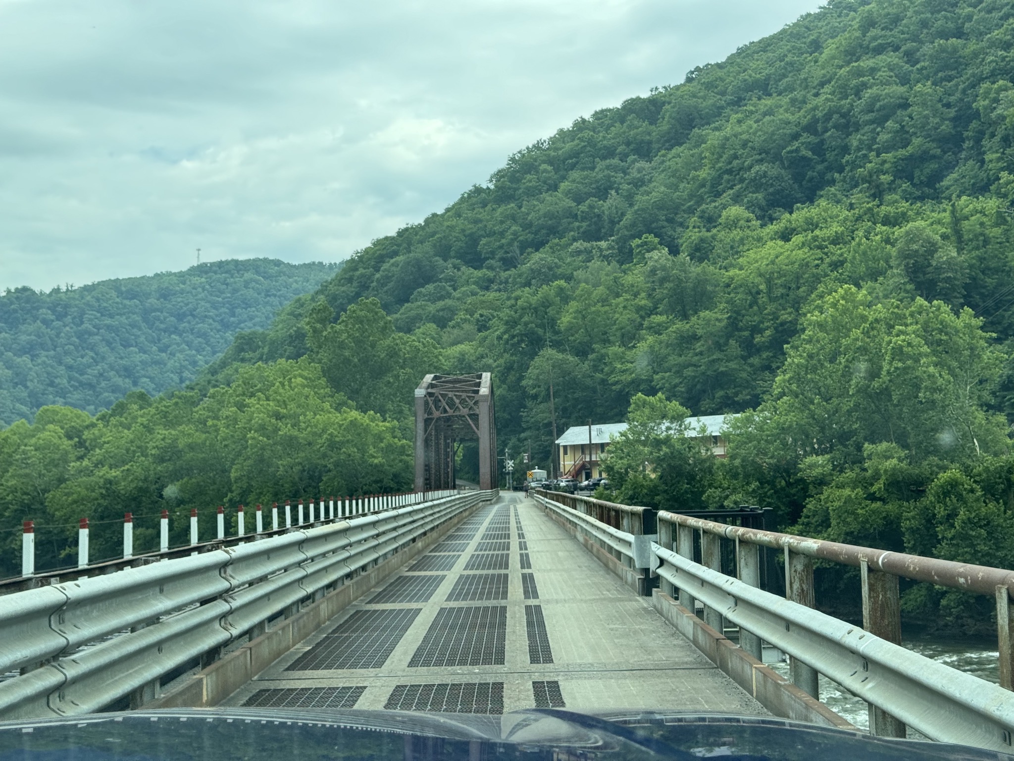 One-way road and rail bridge to Thurmond