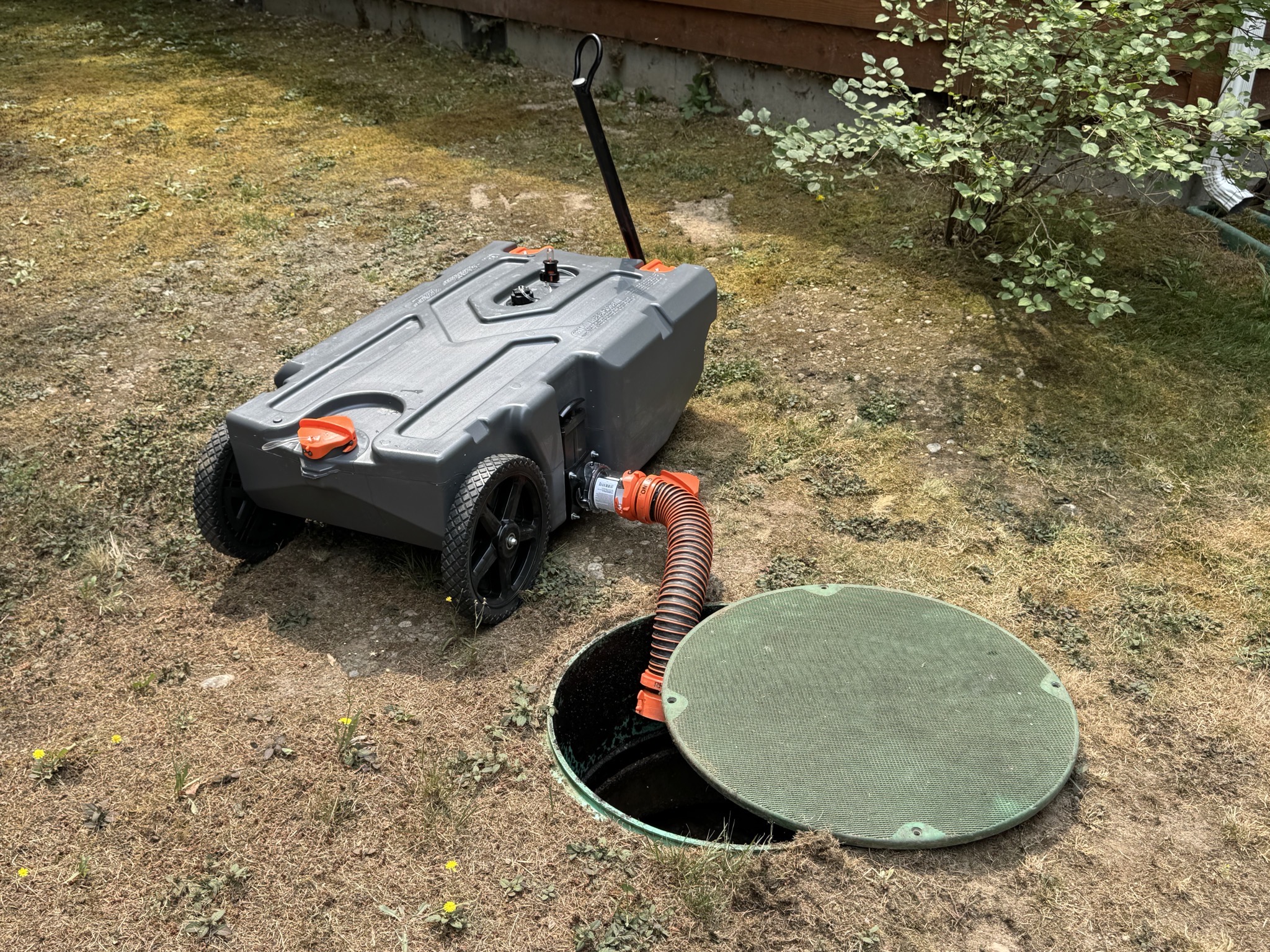 Draining tote into septic