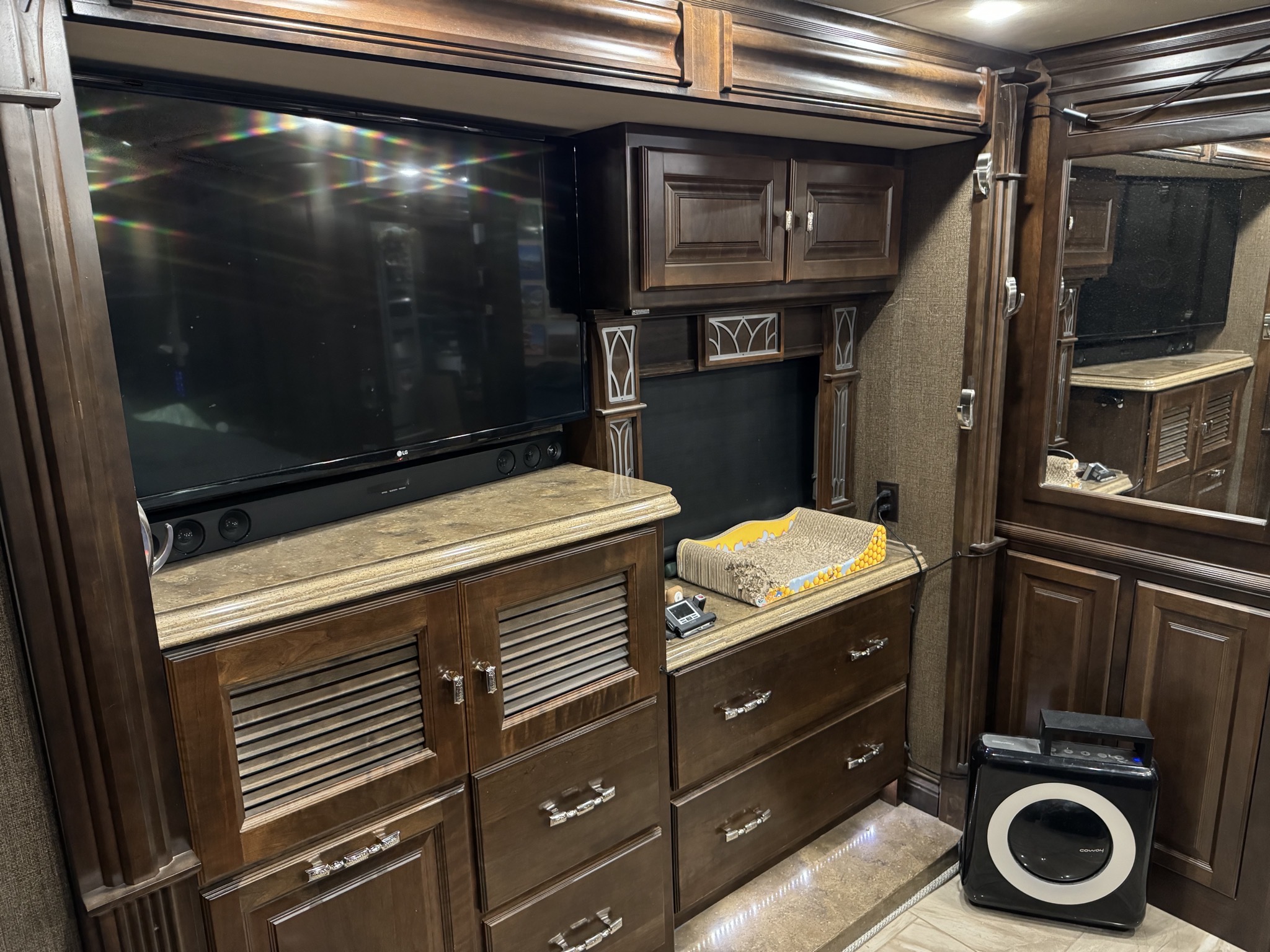 TV and air cleaner