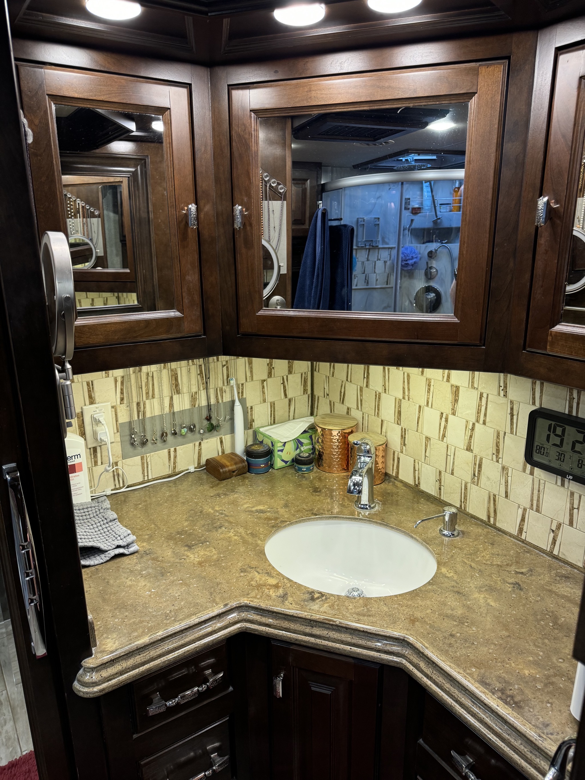 Bathroom sink