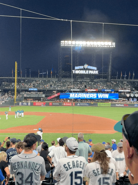 Mariners win