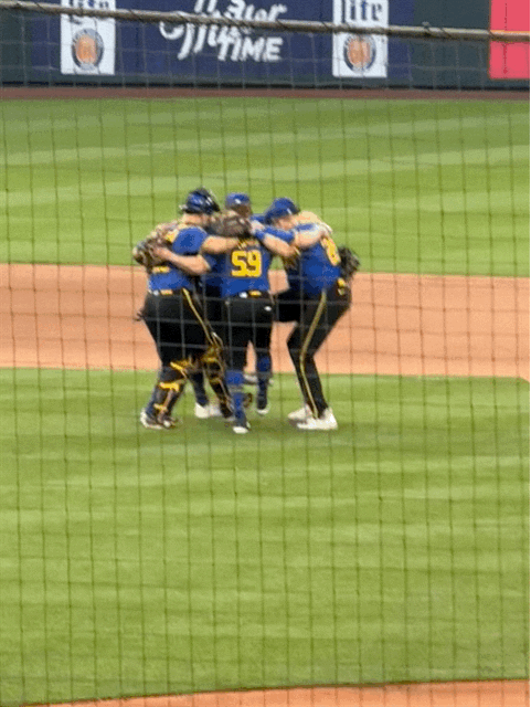 Mariners winning dance