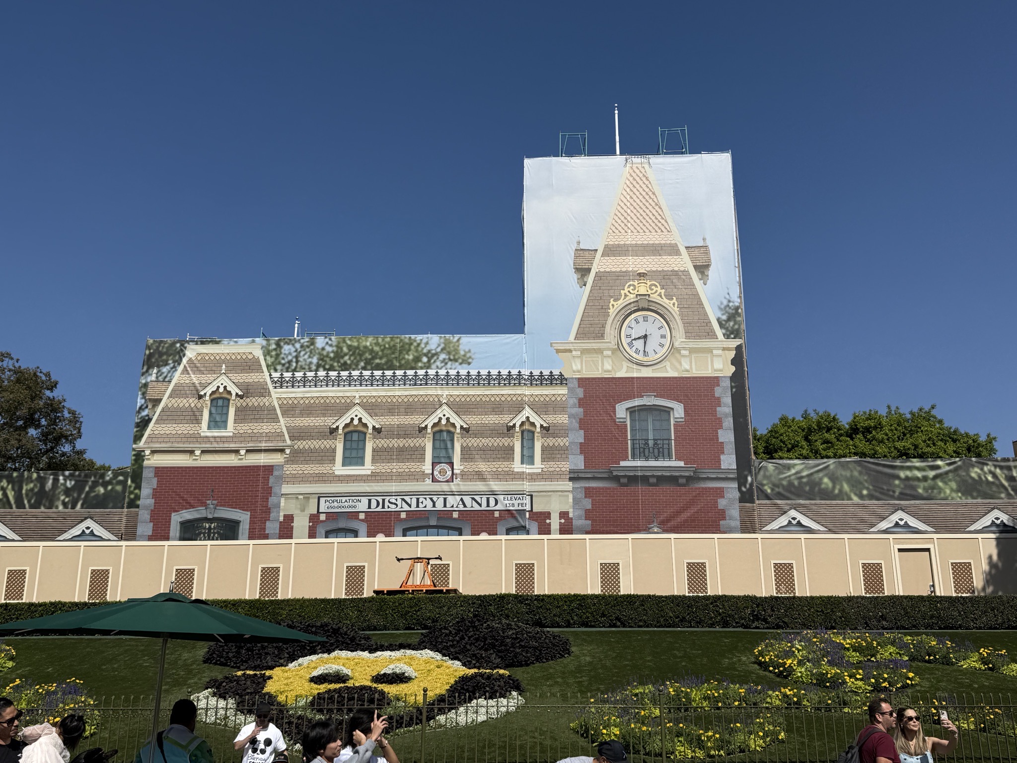 The train station was looking a little more 2D