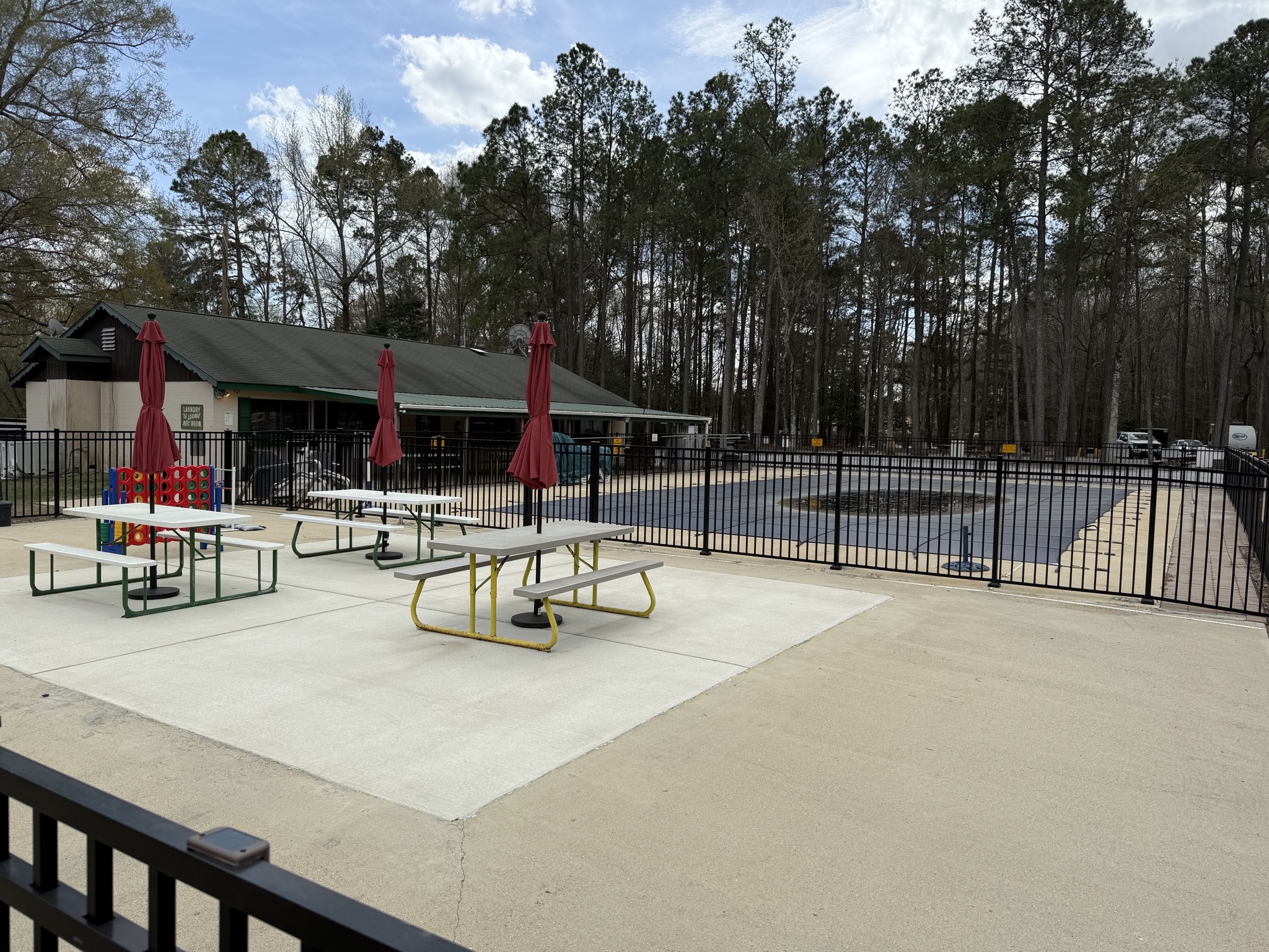 Closed pool