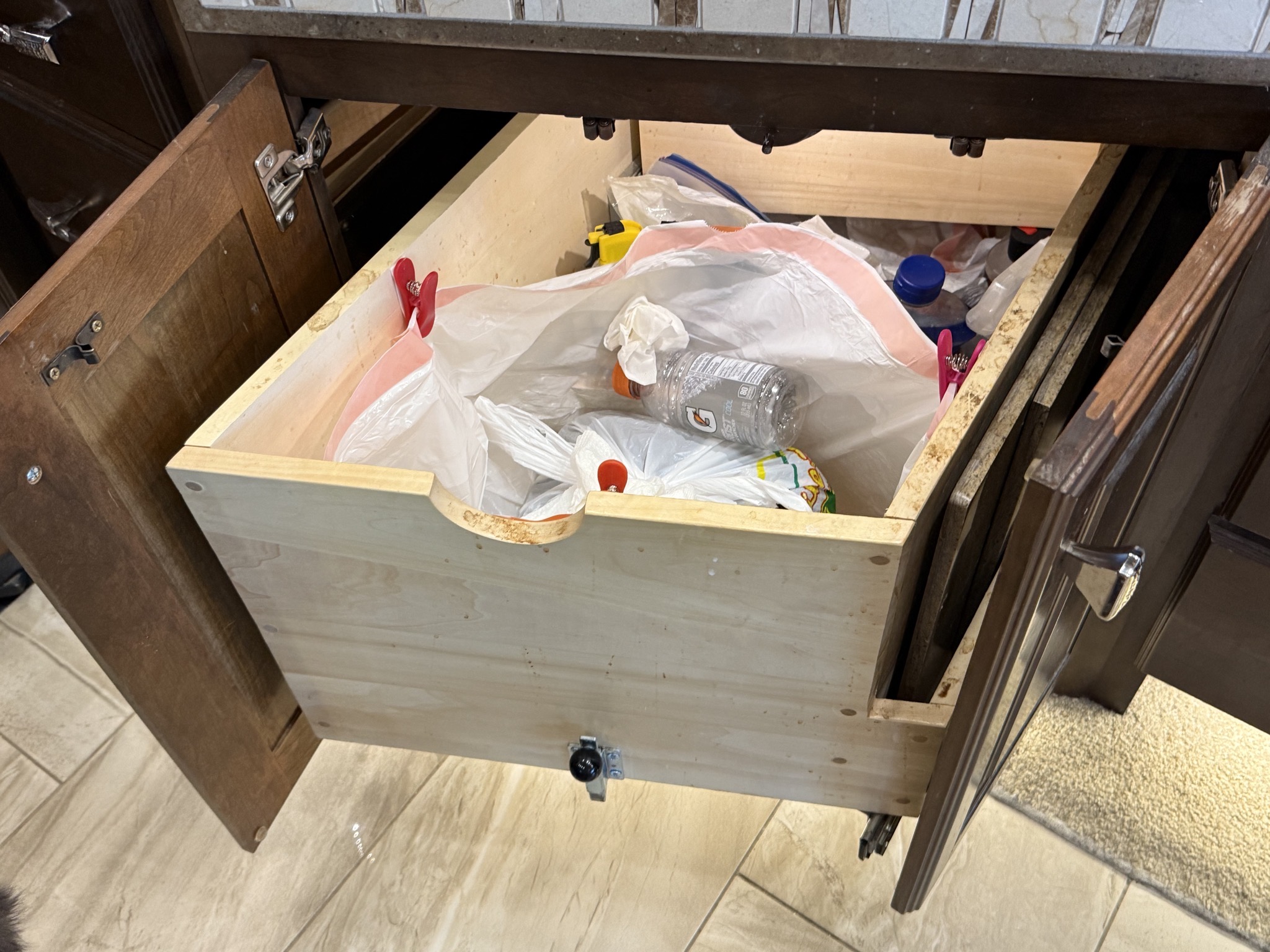 Door held against the drawer