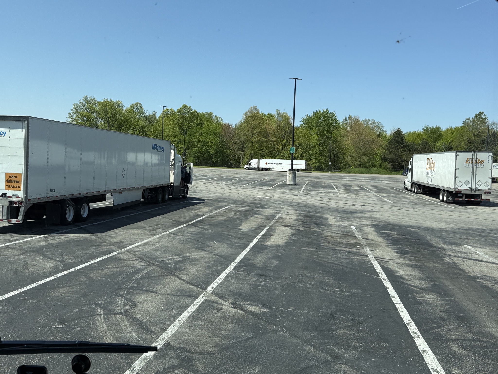 Large service plaza truck parking