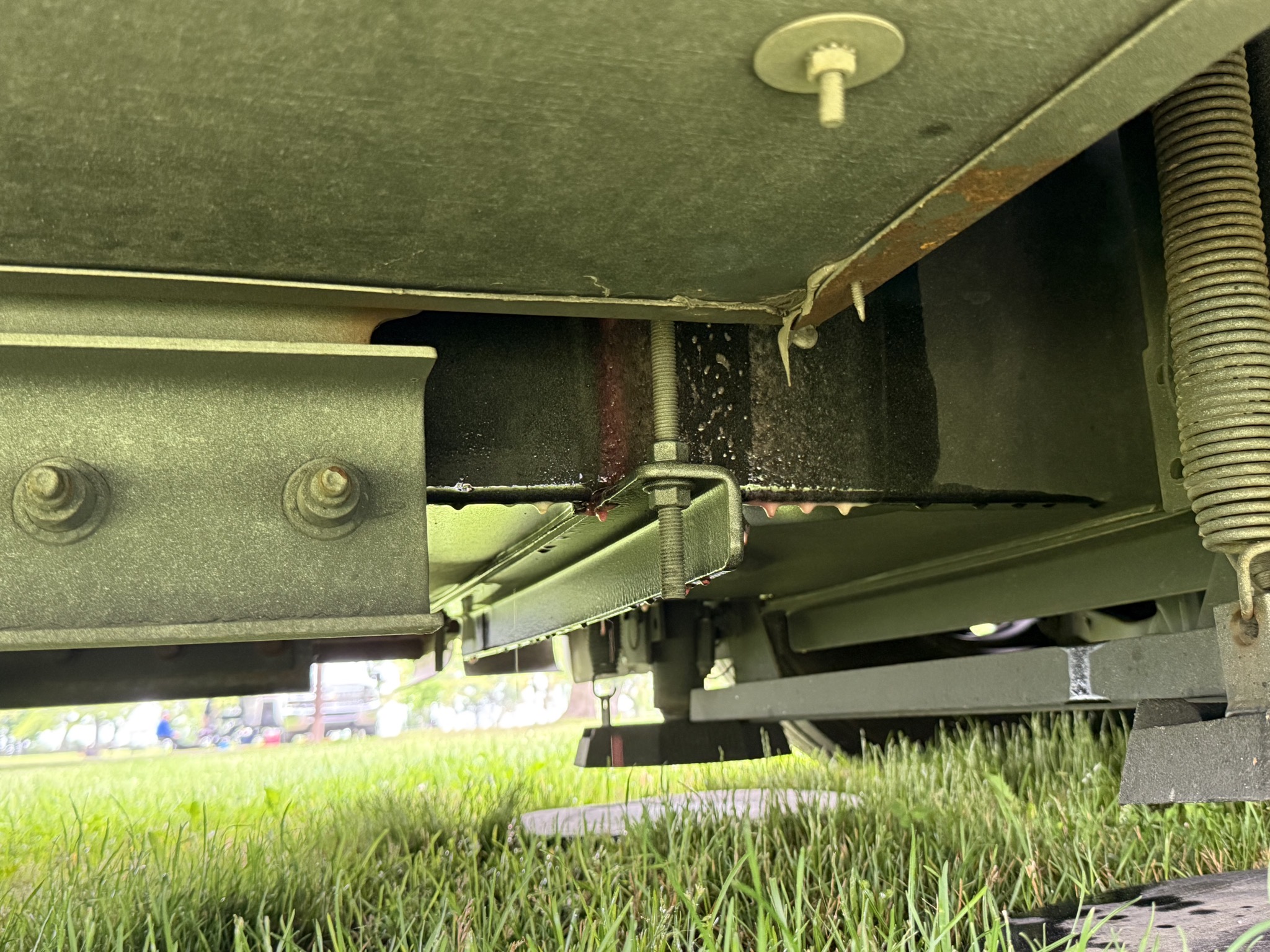 Leaking hydraulic fluid