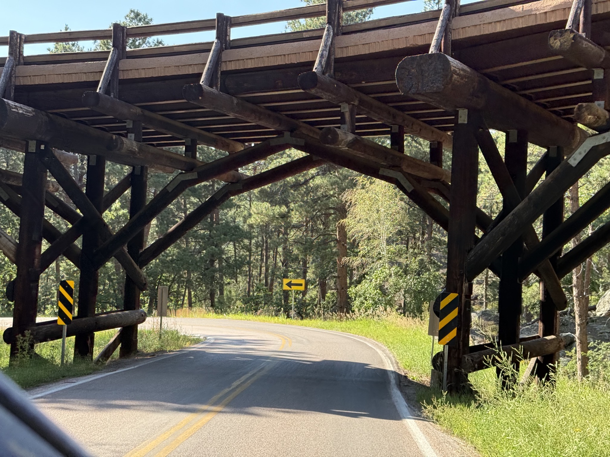 A pigtail spiral bridge