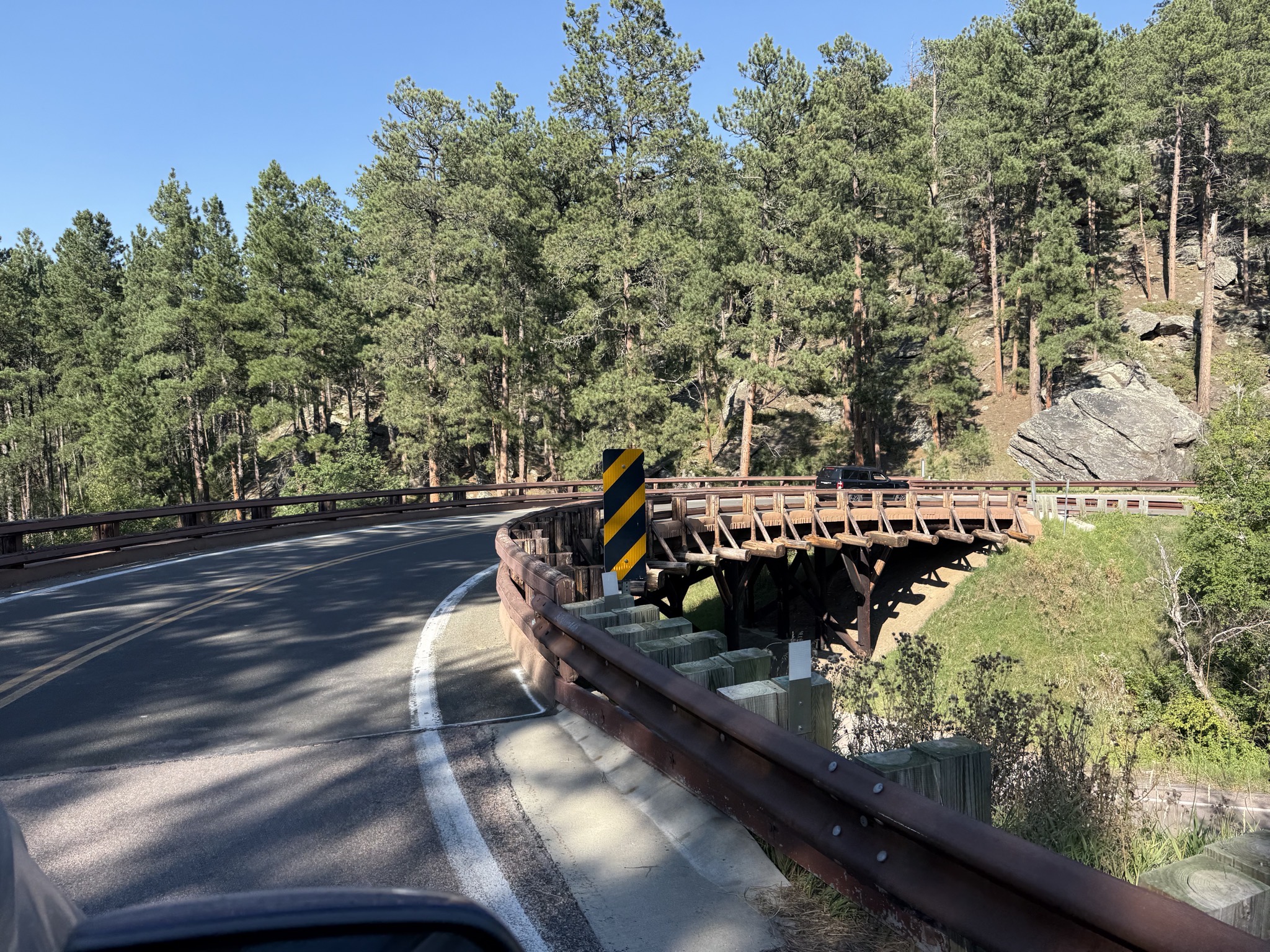 A pigtail spiral bridge