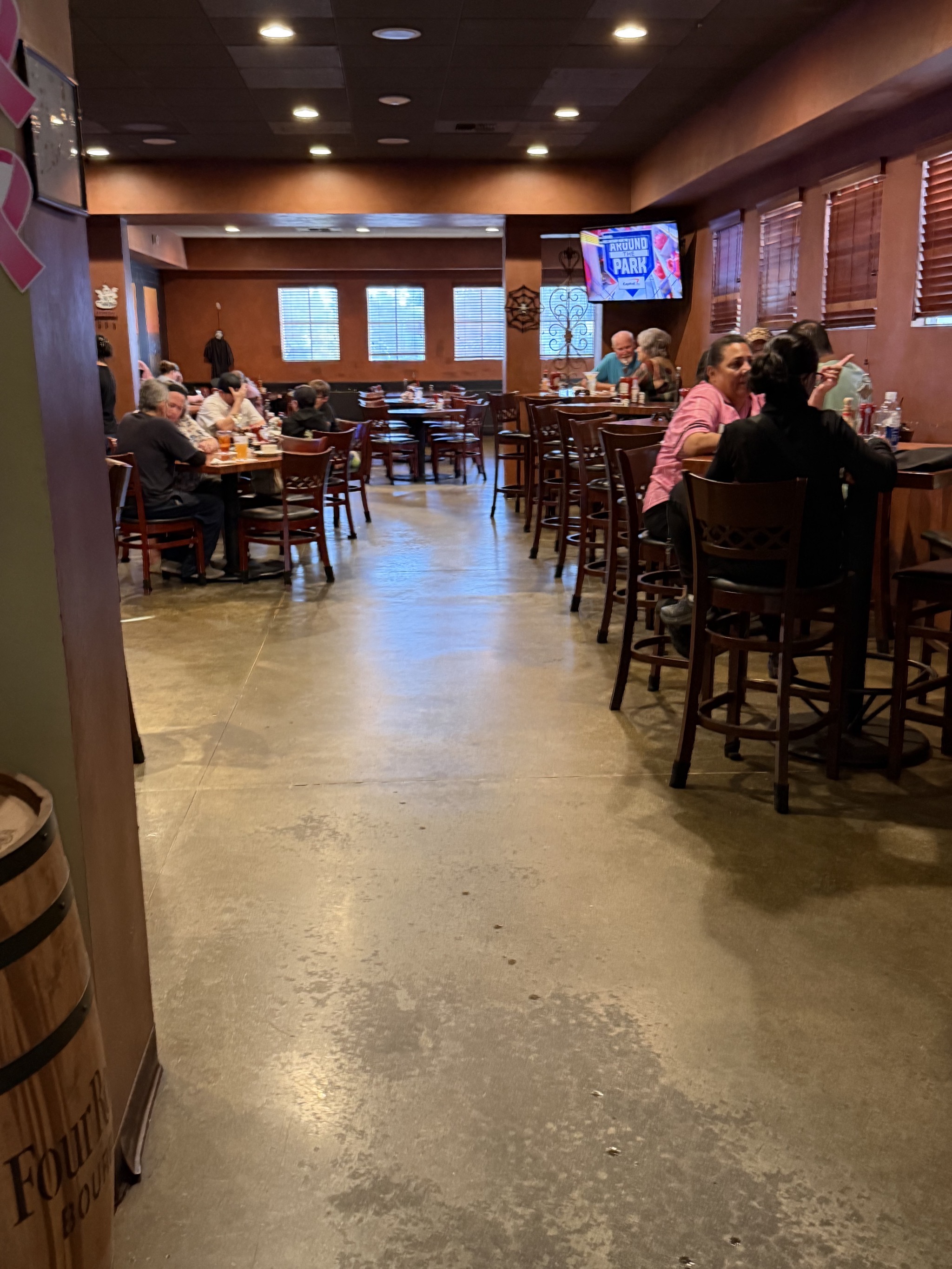 Crest Bar & Grill