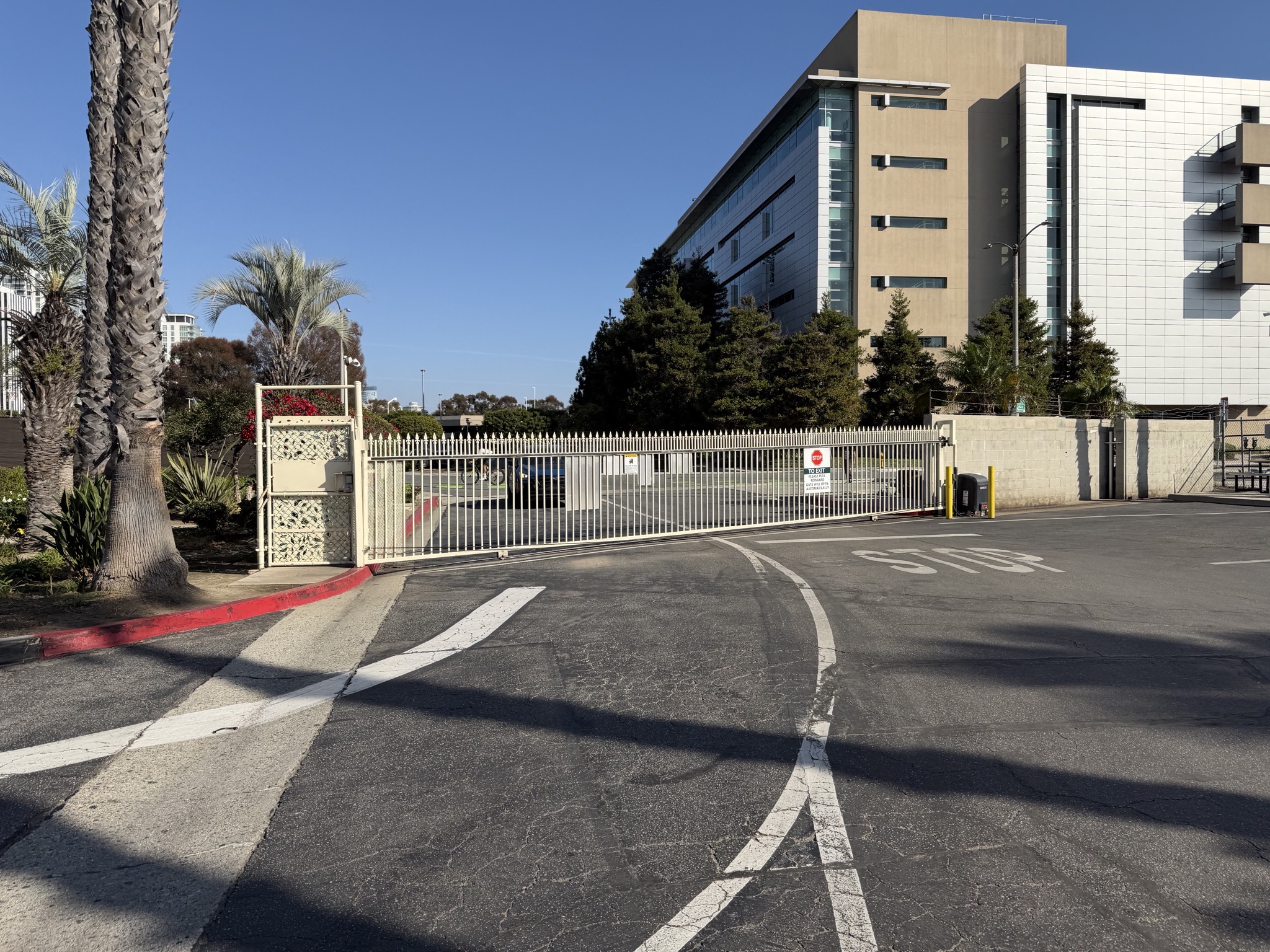 Entrance gate