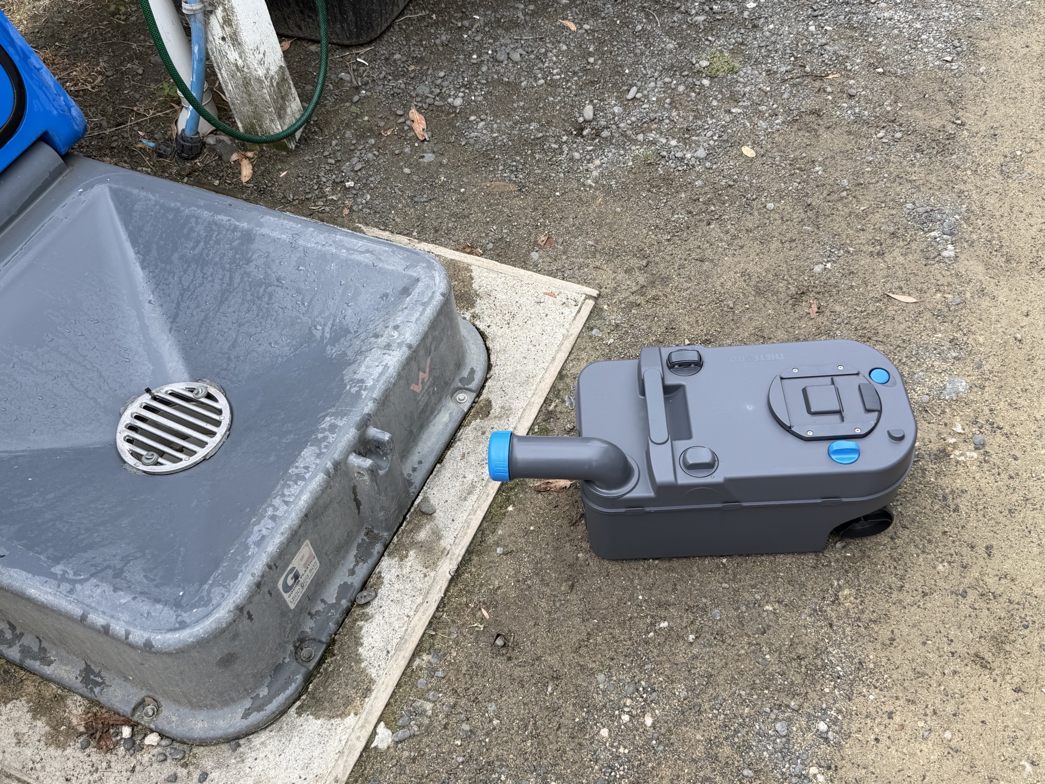 Dumping toilet cassette